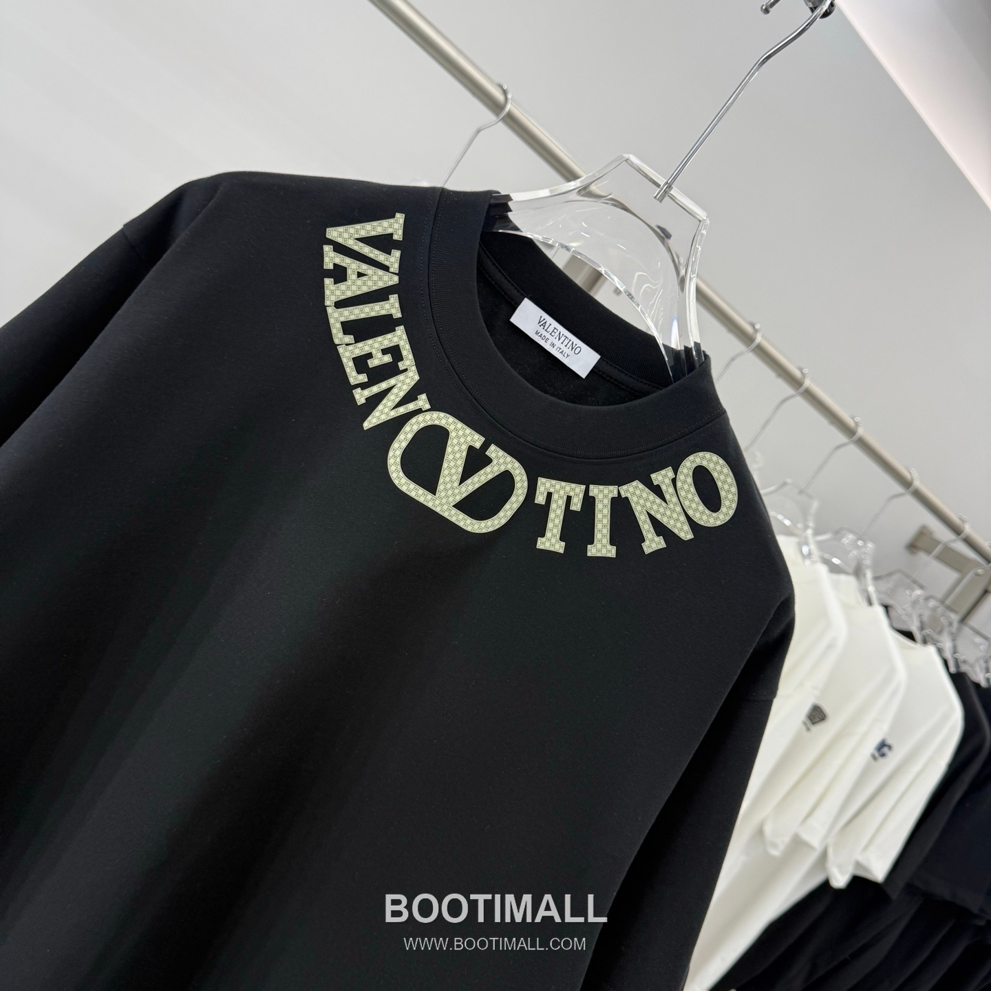 Valentino 2026 Spring Logo Tee Black T-Shirt 발렌티노 2026 봄 로고 티 블랙 반팔 티셔츠 11