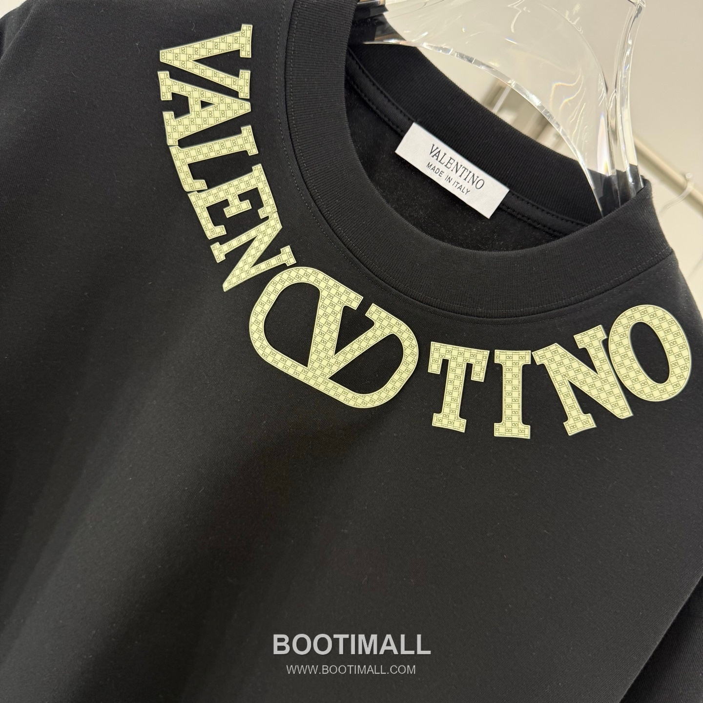 Valentino 2026 Spring Logo Tee Black T-Shirt 발렌티노 2026 봄 로고 티 블랙 반팔 티셔츠 12