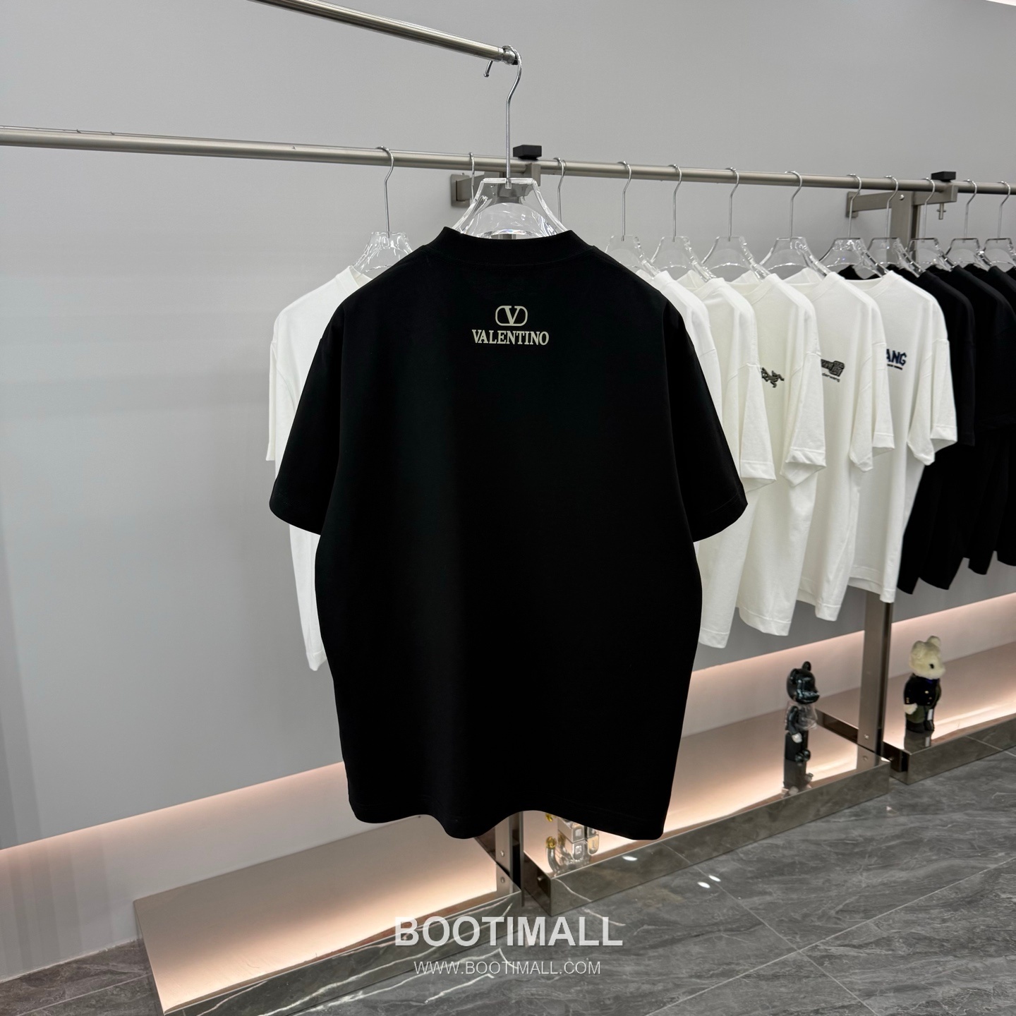 Valentino 2026 Spring Logo Tee Black T-Shirt 발렌티노 2026 봄 로고 티 블랙 반팔 티셔츠 13