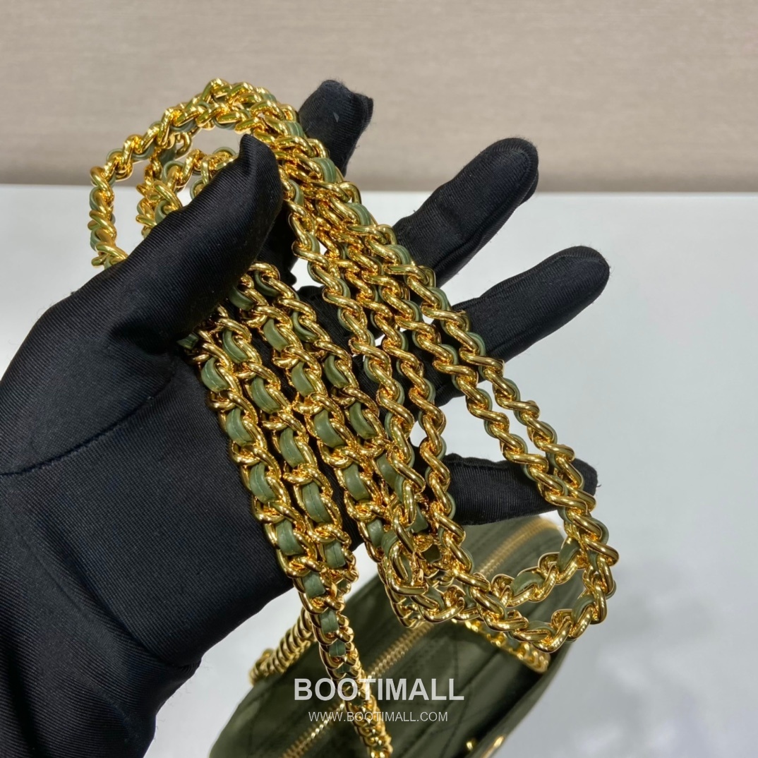 Prada Vintage Quilted Chain Bag Quilted Nylon Black Crossbody Bag 프라다 빈티지 퀼티드 체인 백 퀼티드 나일론 블랙 크로스백 19cm 8