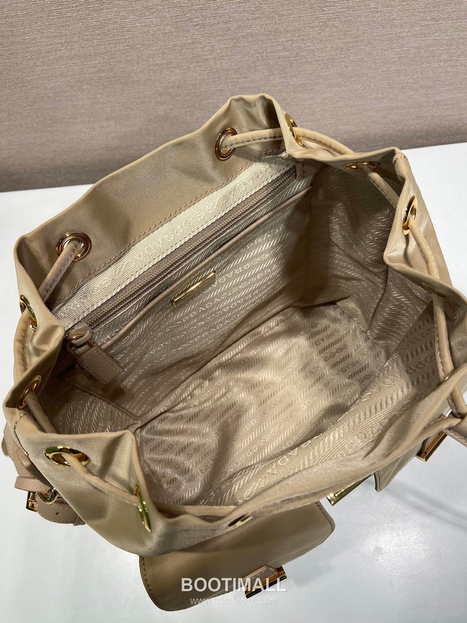 Prada Re-Nylon Backpack Re-Nylon and Leather Black 프라다 리나일론 백팩 1BZ677 리나일론과 레더 블랙 28cm 12