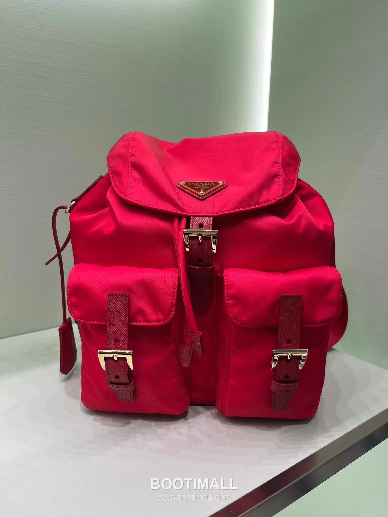 Prada Re-Nylon Backpack Re-Nylon and Leather Black 프라다 리나일론 백팩 1BZ677 리나일론과 레더 블랙 28cm 2