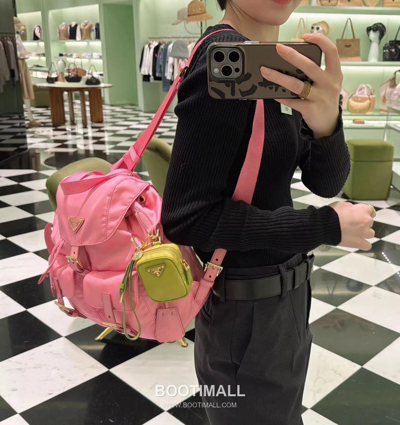 Prada Re-Nylon Backpack Re-Nylon and Leather Black 프라다 리나일론 백팩 1BZ677 리나일론과 레더 블랙 28cm 1