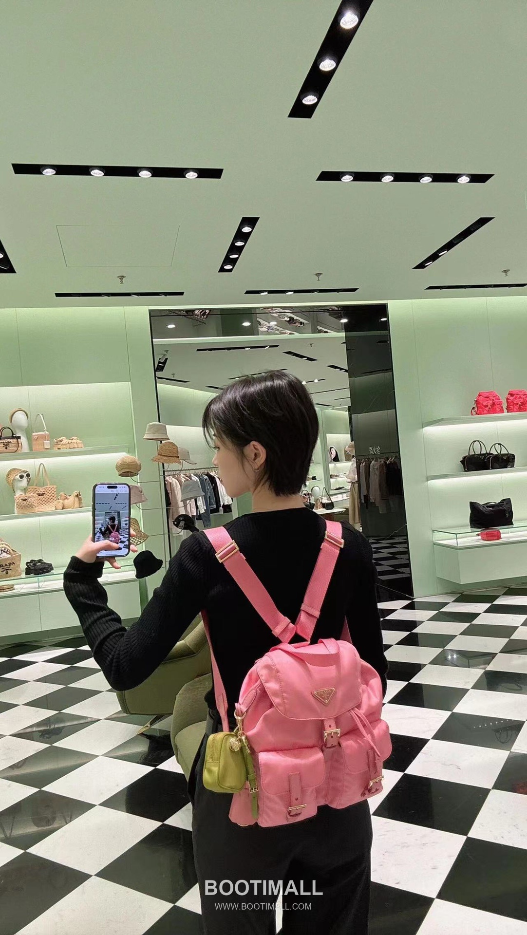 Prada Re-Nylon Backpack Re-Nylon and Leather Black 프라다 리나일론 백팩 1BZ677 리나일론과 레더 블랙 28cm 2