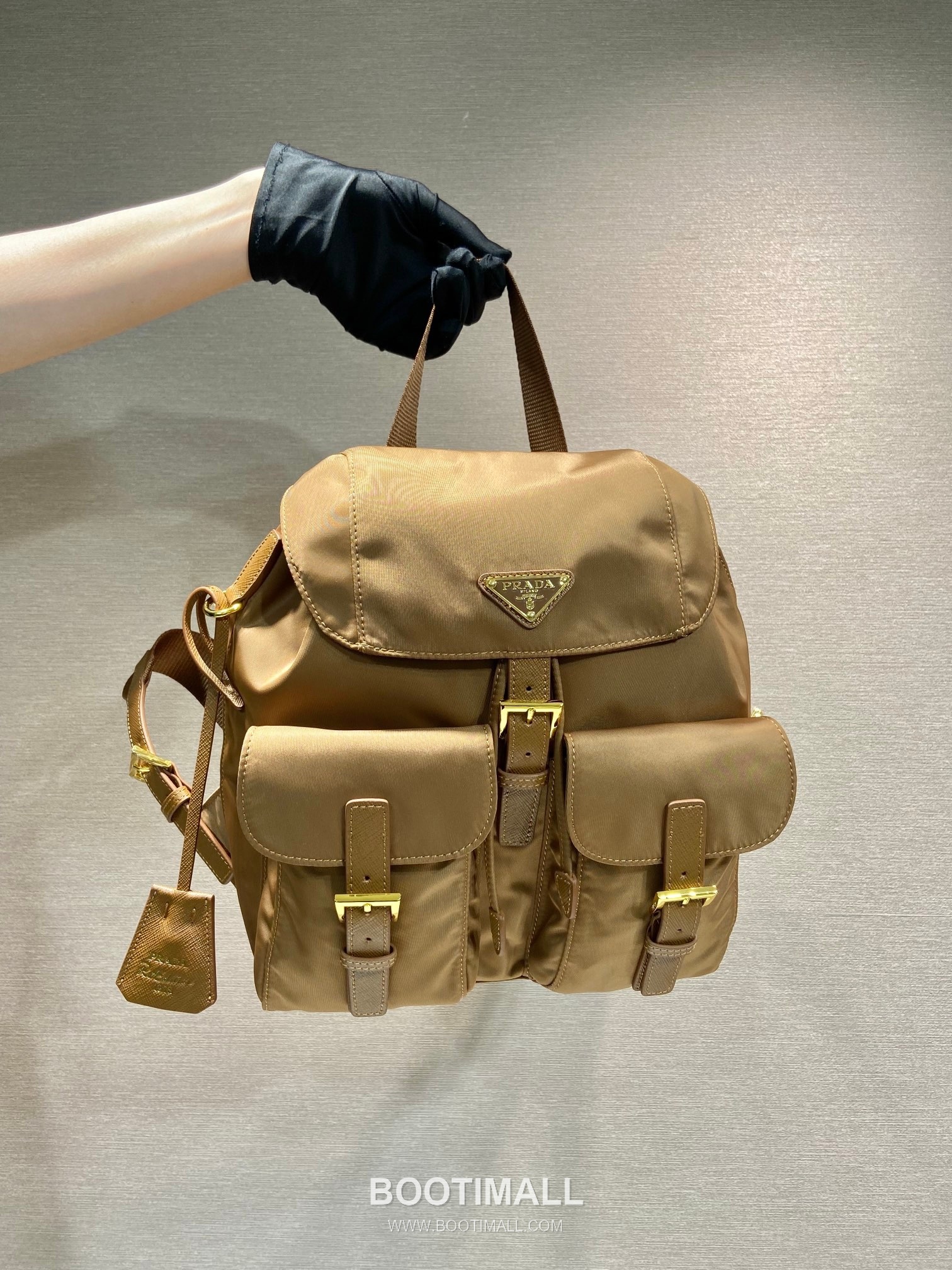 Prada Re-Nylon Backpack Re-Nylon and Leather Black 프라다 리나일론 백팩 1BZ677 리나일론과 레더 블랙 28cm 3