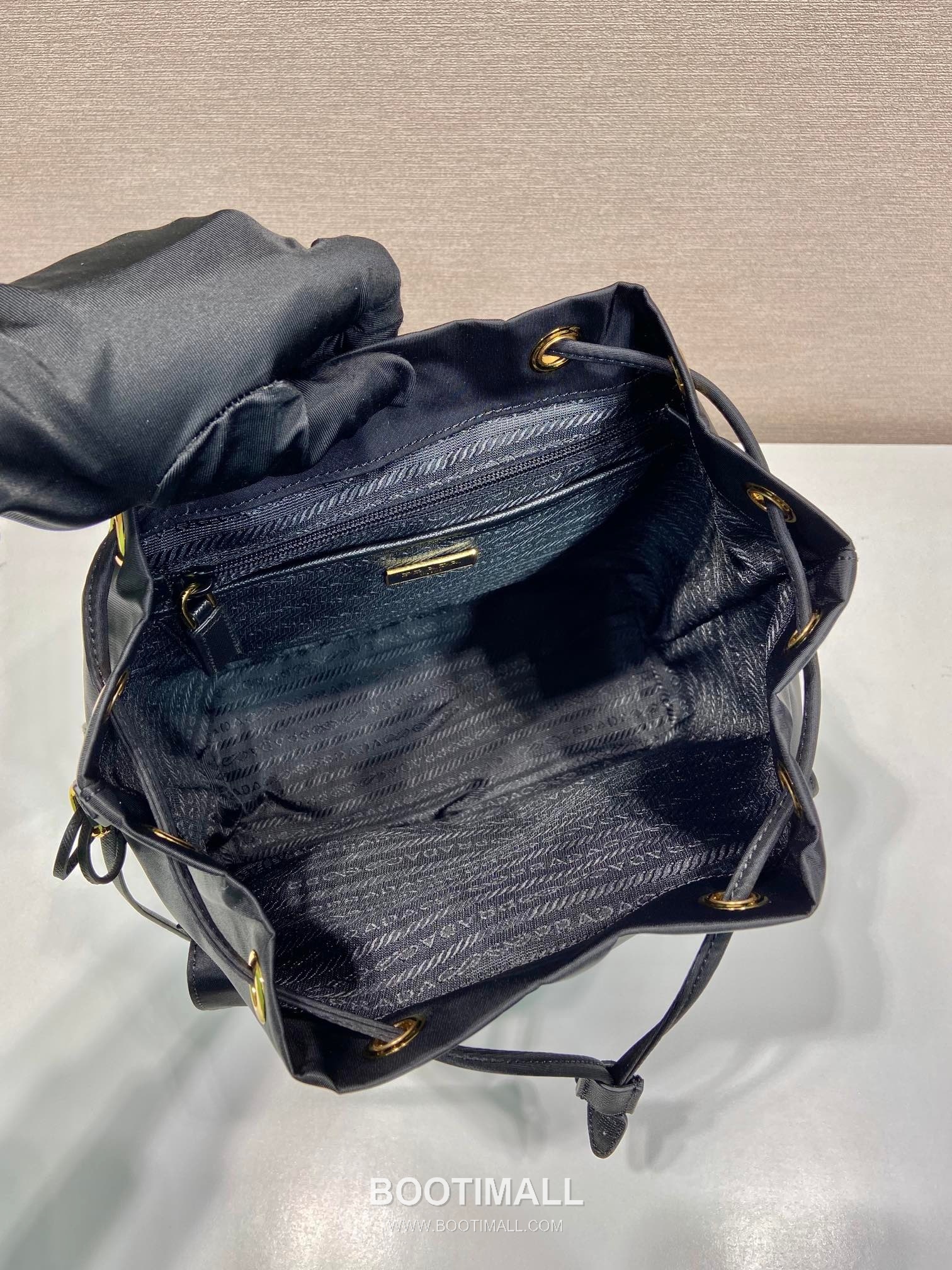 Prada Re-Nylon Backpack Re-Nylon and Leather Black 프라다 리나일론 백팩 1BZ677 리나일론과 레더 블랙 28cm 9