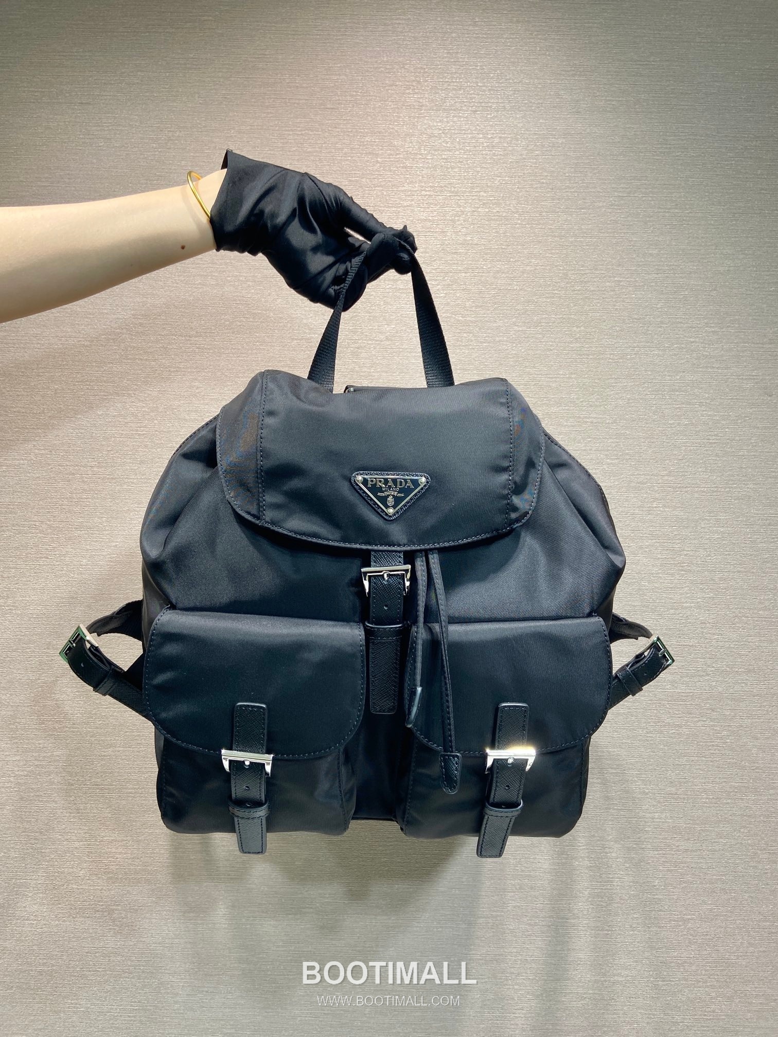 Prada Classic Parachute Backpack Parachute Nylon and Cross-Grain Calfskin 프라다 클래식 패러슈트 백팩 패러슈트 나일론 크로스그레인 카프스킨 32cm 4