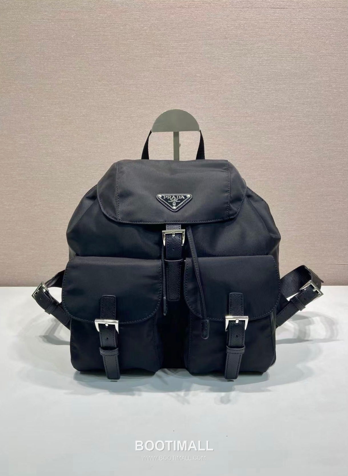 Prada Classic Parachute Backpack Parachute Nylon and Cross-Grain Calfskin 프라다 클래식 패러슈트 백팩 패러슈트 나일론 크로스그레인 카프스킨 32cm 5