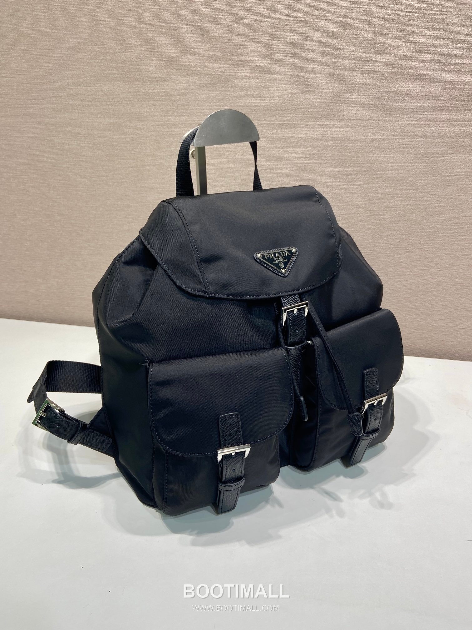 Prada Classic Parachute Backpack Parachute Nylon and Cross-Grain Calfskin 프라다 클래식 패러슈트 백팩 패러슈트 나일론 크로스그레인 카프스킨 32cm 6