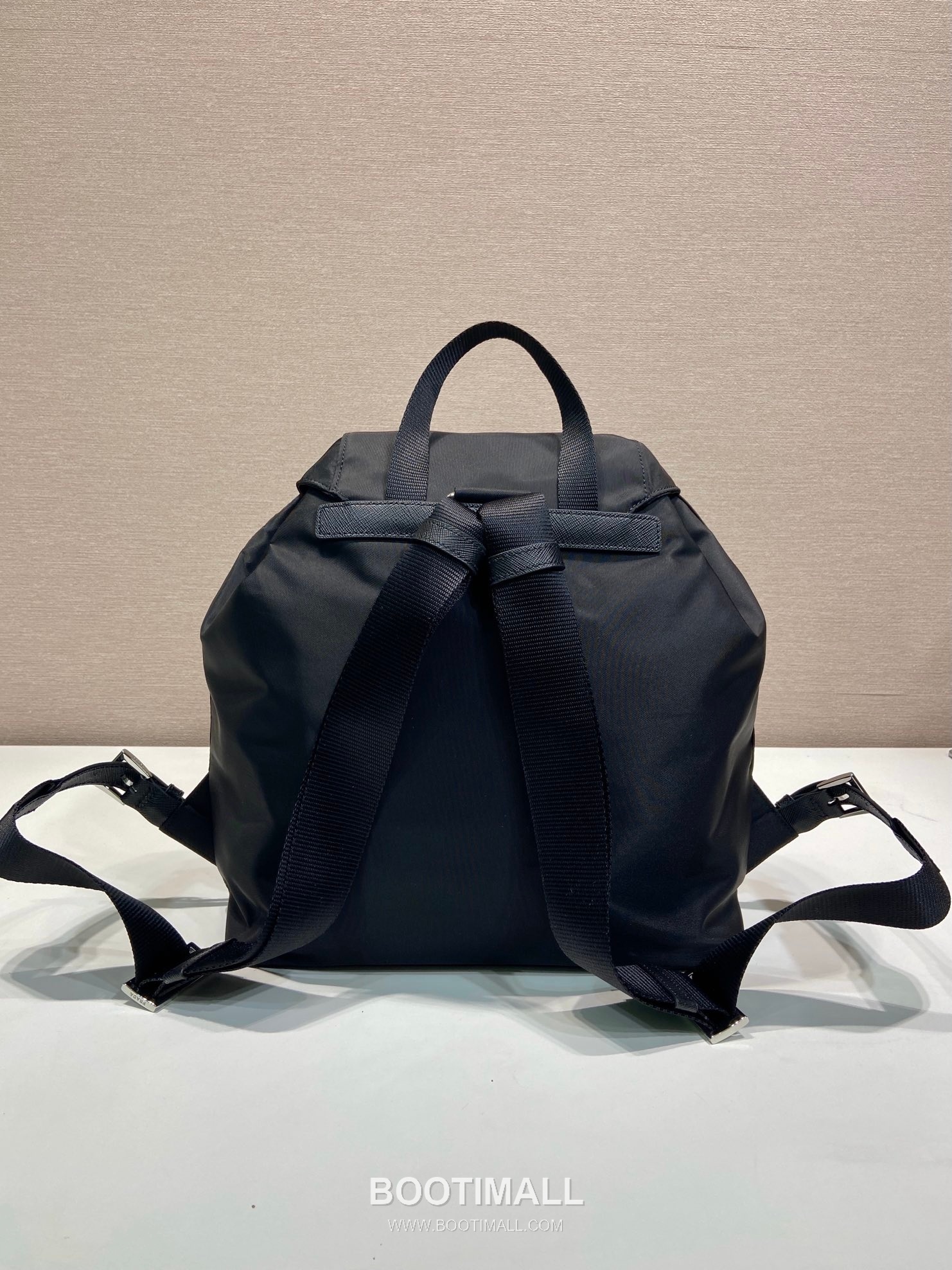 Prada Classic Parachute Backpack Parachute Nylon and Cross-Grain Calfskin 프라다 클래식 패러슈트 백팩 패러슈트 나일론 크로스그레인 카프스킨 32cm 8