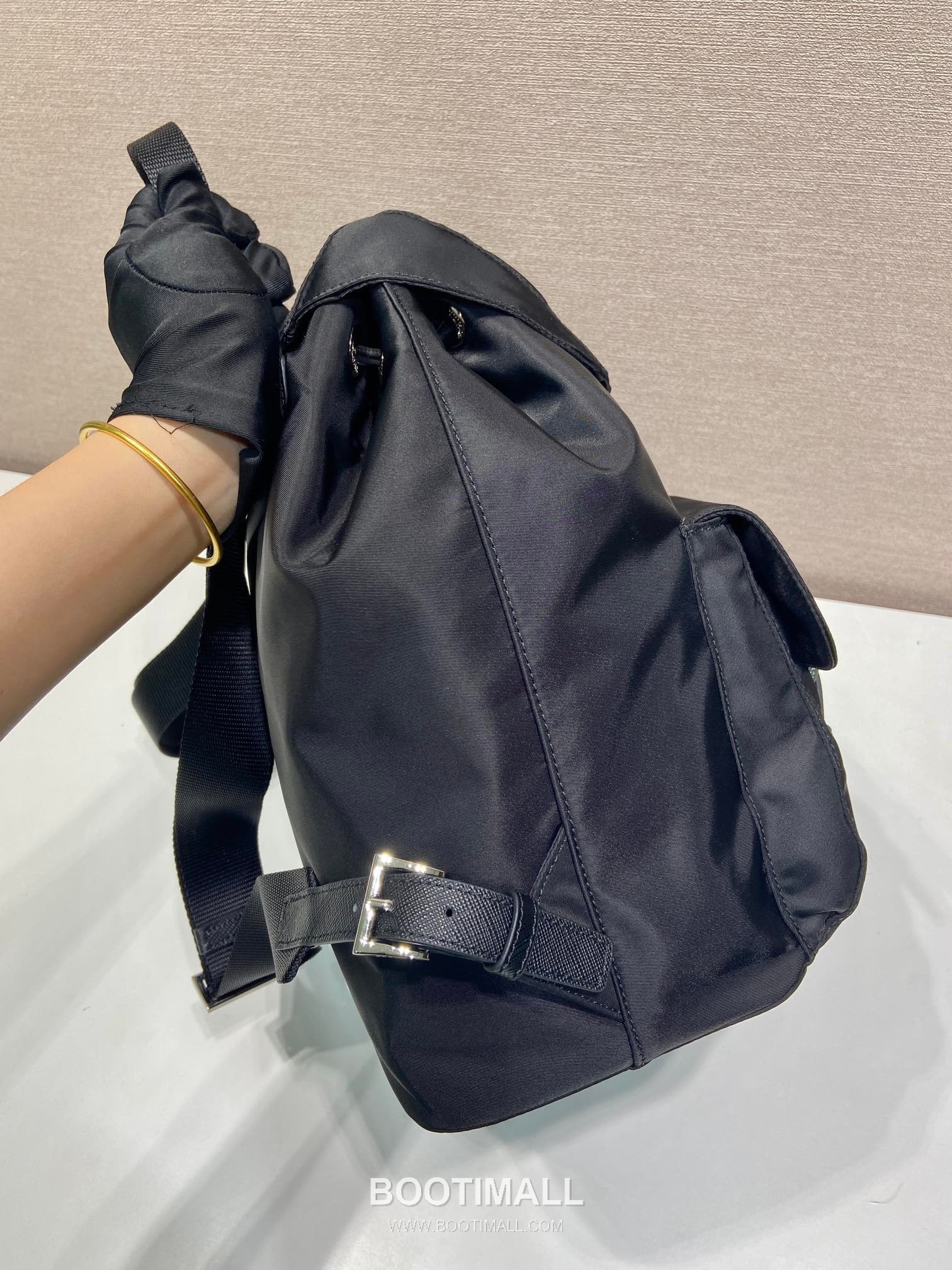 Prada Classic Parachute Backpack Parachute Nylon and Cross-Grain Calfskin 프라다 클래식 패러슈트 백팩 패러슈트 나일론 크로스그레인 카프스킨 32cm 9