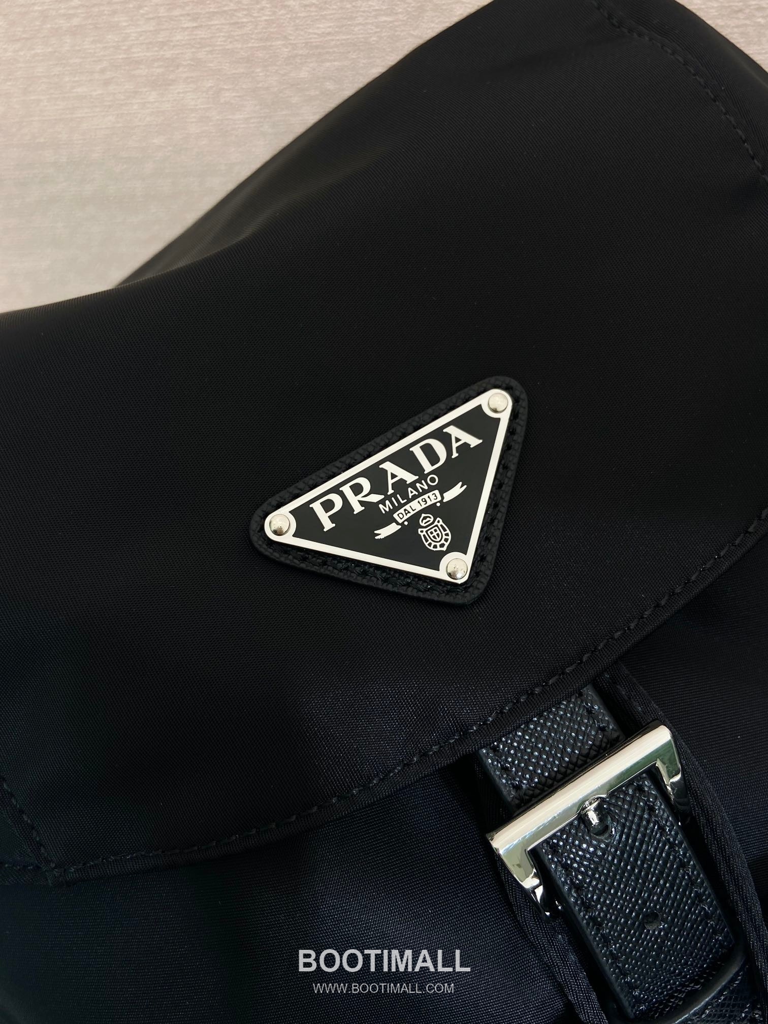 Prada Classic Parachute Backpack Parachute Nylon and Cross-Grain Calfskin 프라다 클래식 패러슈트 백팩 패러슈트 나일론 크로스그레인 카프스킨 32cm 12