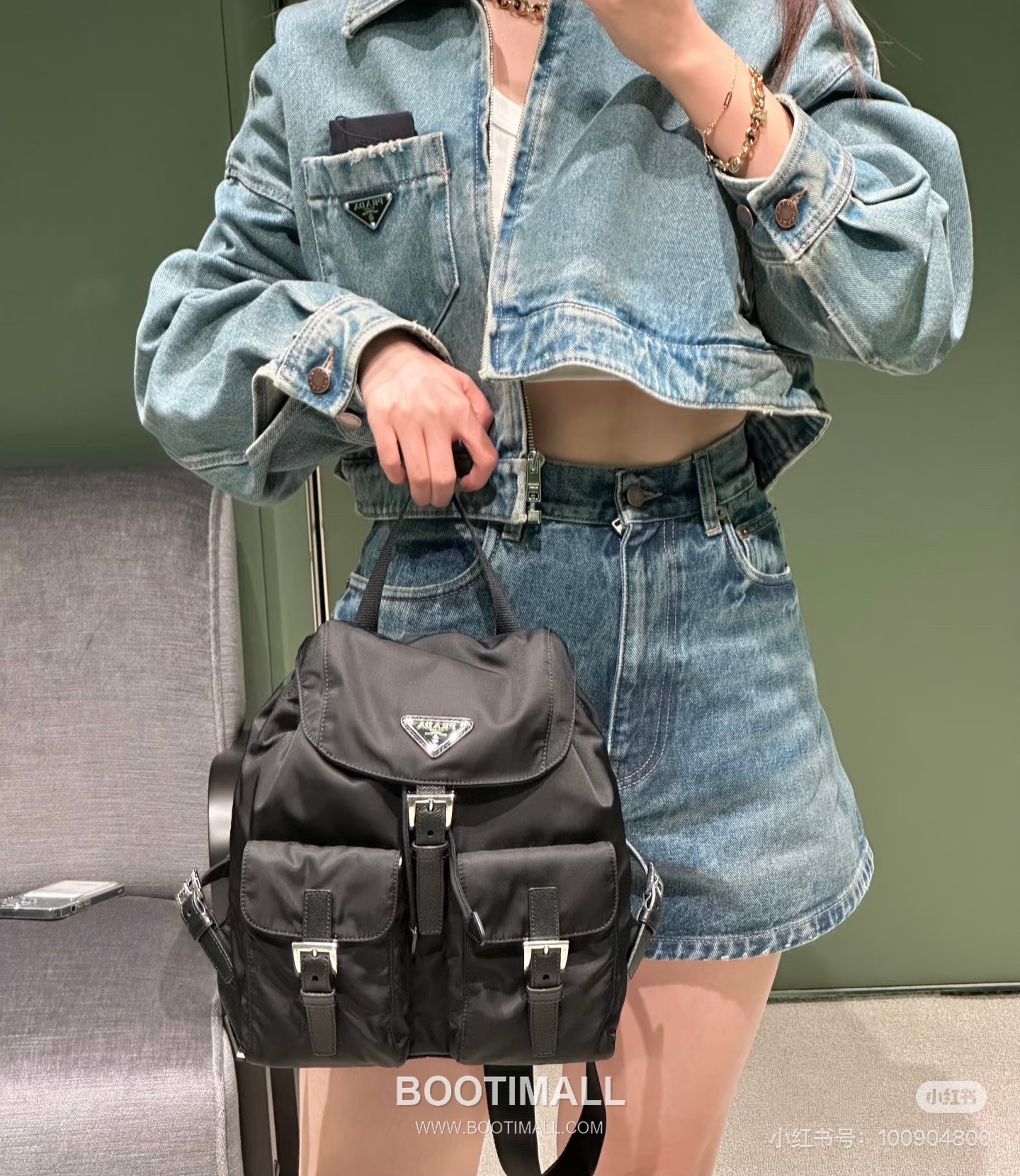 Prada Parachute Nylon Small Backpack Parachute Nylon and Cross-Grain Calfskin 프라다 패러슈트 나일론 스몰 백팩 패러슈트 나일론 크로스그레인 카프스킨 28cm 1