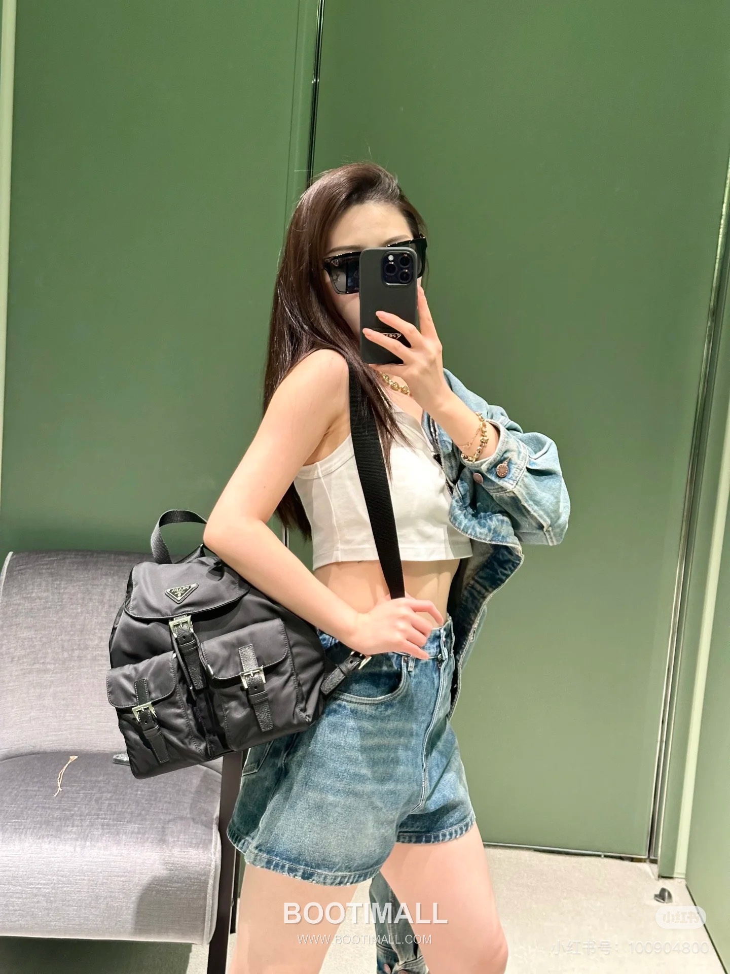 Prada Parachute Nylon Small Backpack Parachute Nylon and Cross-Grain Calfskin 프라다 패러슈트 나일론 스몰 백팩 패러슈트 나일론 크로스그레인 카프스킨 28cm 2