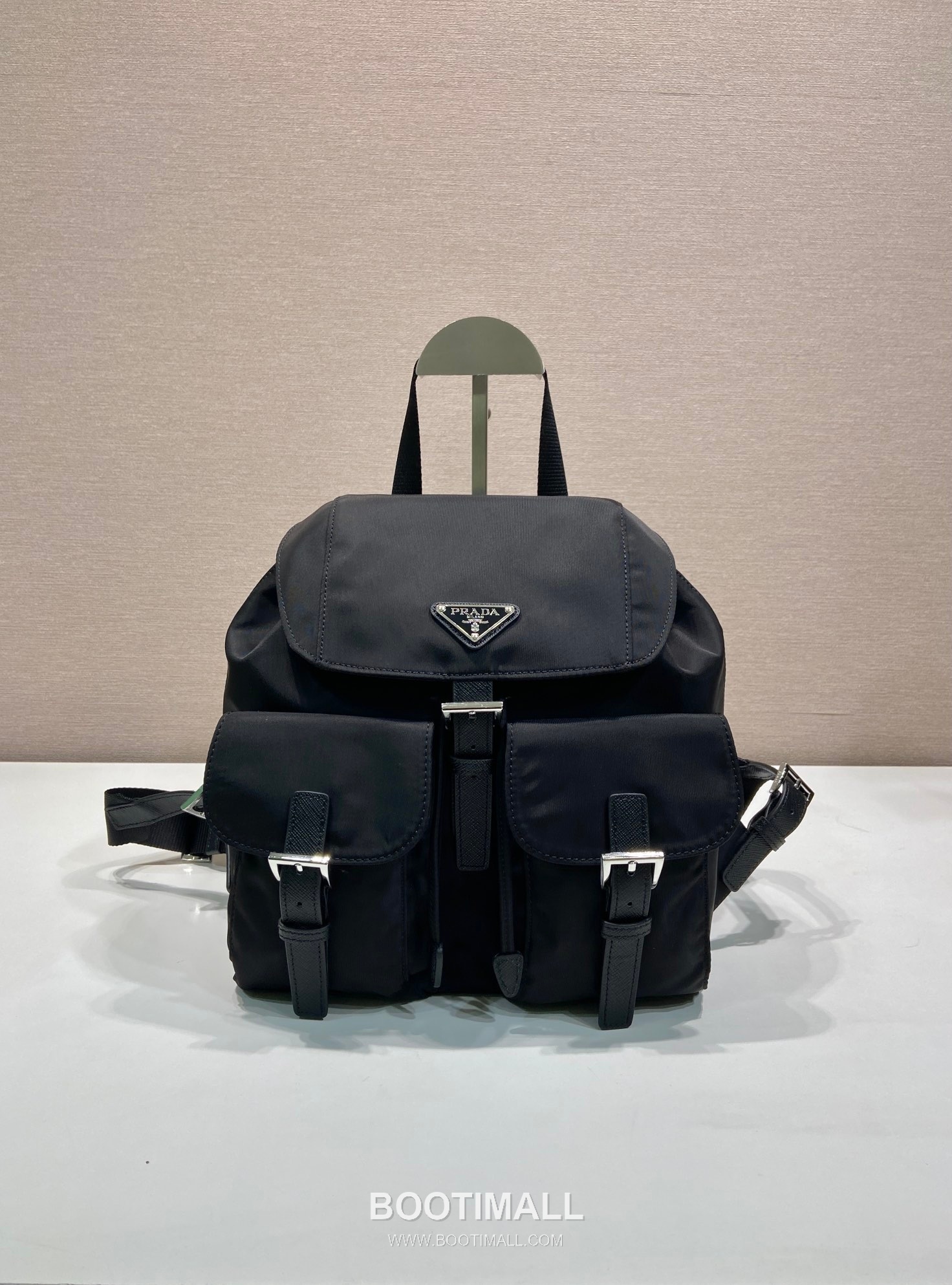 Prada Parachute Nylon Small Backpack Parachute Nylon and Cross-Grain Calfskin 프라다 패러슈트 나일론 스몰 백팩 패러슈트 나일론 크로스그레인 카프스킨 28cm 4