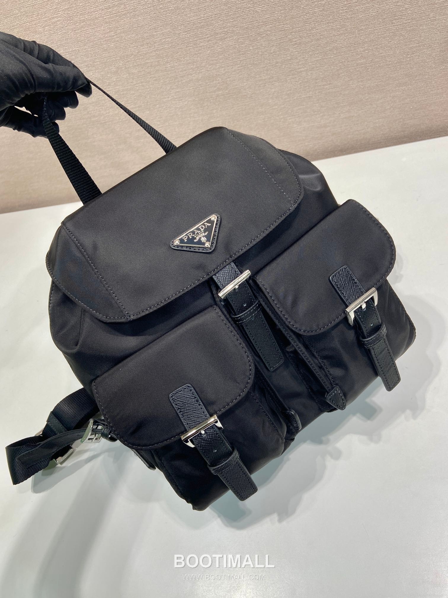 Prada Parachute Nylon Small Backpack Parachute Nylon and Cross-Grain Calfskin 프라다 패러슈트 나일론 스몰 백팩 패러슈트 나일론 크로스그레인 카프스킨 28cm 6