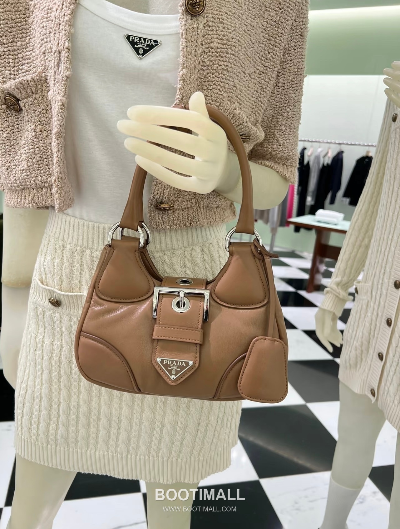 Prada Moon Small Lambskin Lambskin Leather Shoulder Bag 프라다 문 스몰 램스킨 램스킨 레더 숄더백 22.5cm 1