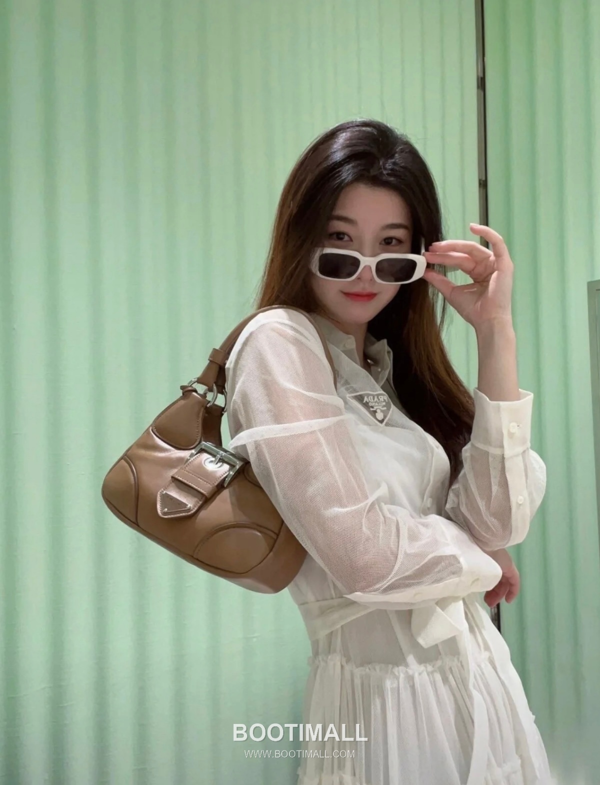 Prada Moon Small Lambskin Lambskin Leather Shoulder Bag 프라다 문 스몰 램스킨 램스킨 레더 숄더백 22.5cm 4