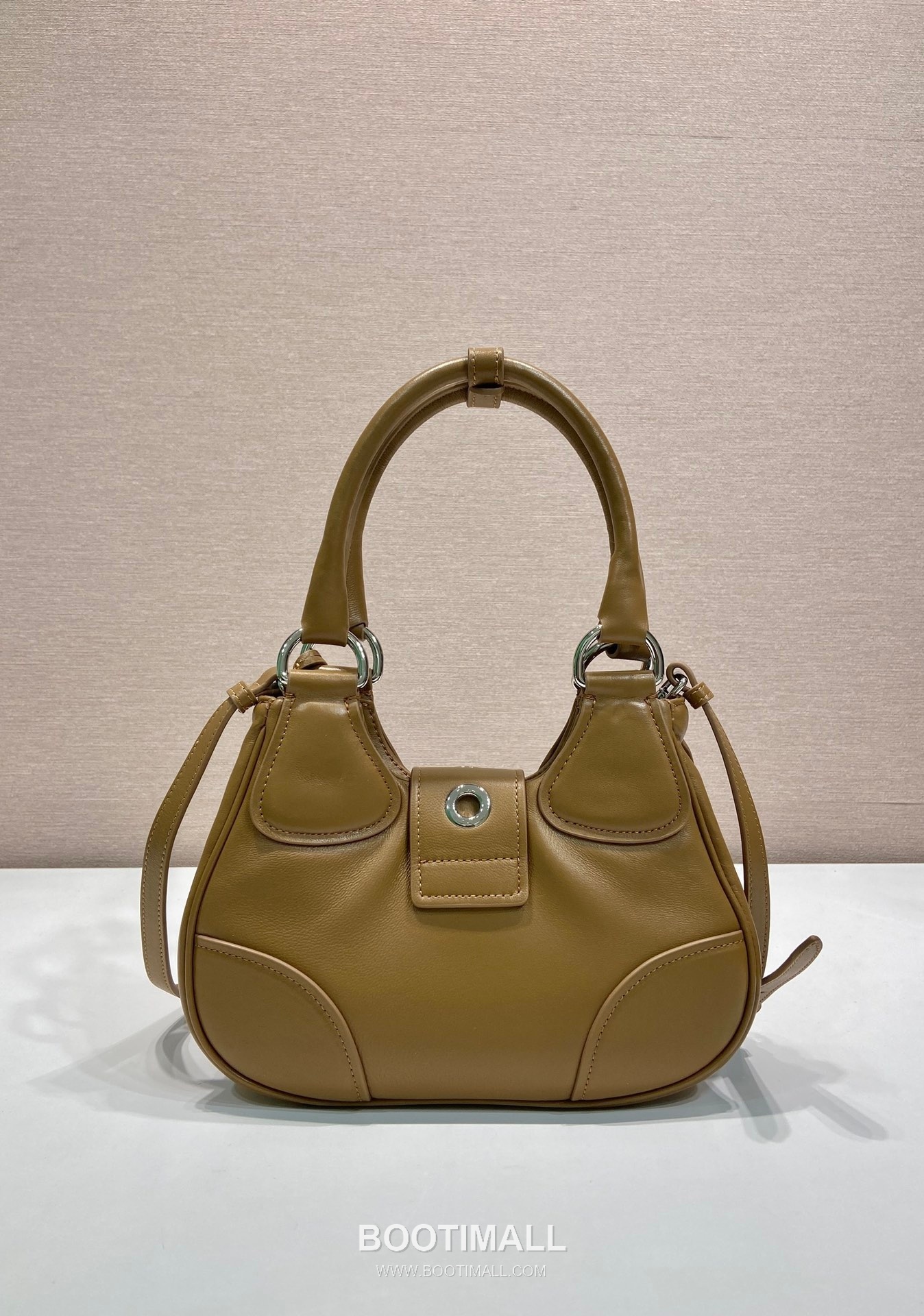 Prada Moon Small Lambskin Lambskin Leather Shoulder Bag 프라다 문 스몰 램스킨 램스킨 레더 숄더백 22.5cm 9