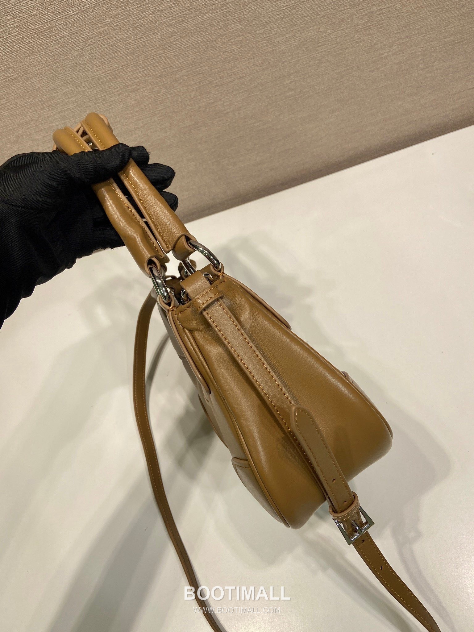 Prada Moon Small Lambskin Lambskin Leather Shoulder Bag 프라다 문 스몰 램스킨 램스킨 레더 숄더백 22.5cm 11