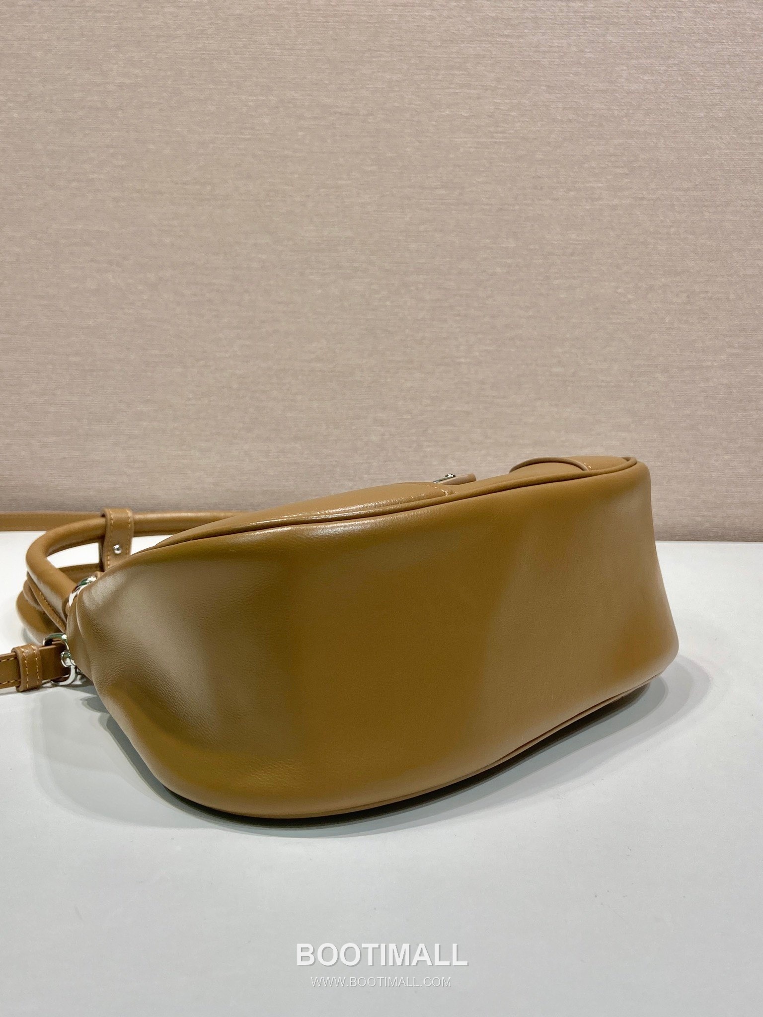 Prada Moon Small Lambskin Lambskin Leather Shoulder Bag 프라다 문 스몰 램스킨 램스킨 레더 숄더백 22.5cm 12