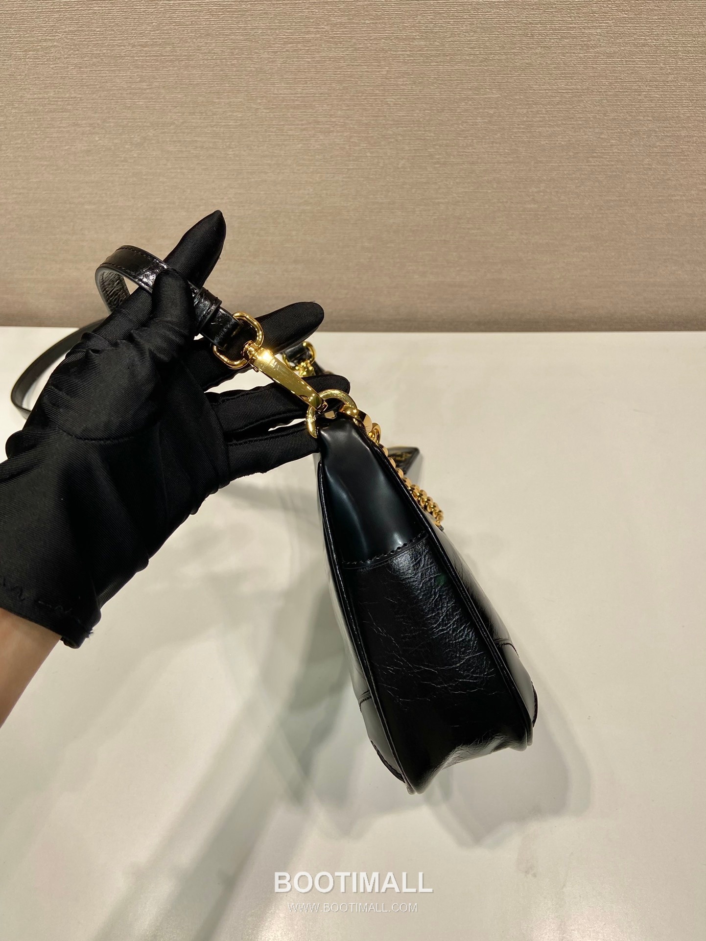 Prada Oiled Leather Hobo Bag 1BC204B 프라다 오일드 카우하이드 호보백 23cm 9