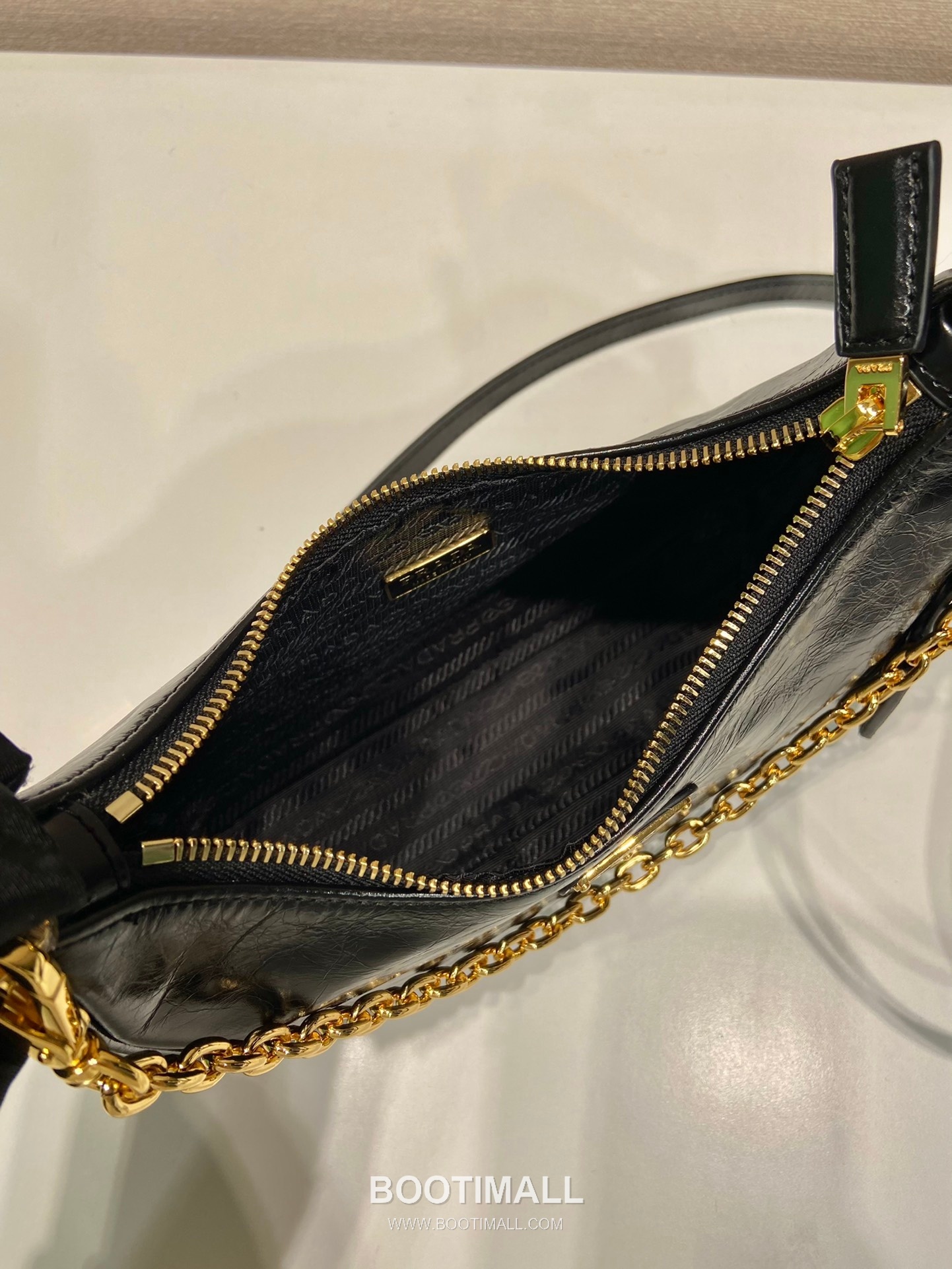 Prada Oiled Leather Hobo Bag 1BC204B 프라다 오일드 카우하이드 호보백 23cm 11