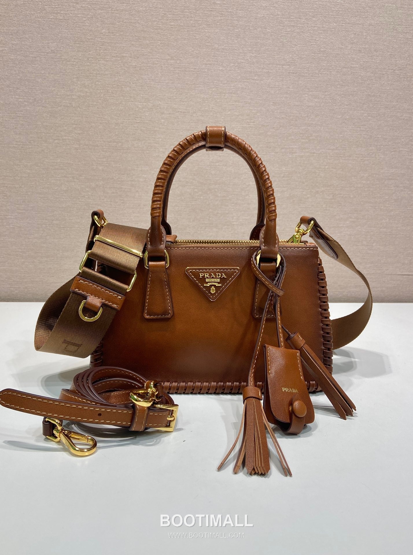Prada Galleria Mini Intrecciato Calfskin Top Handle Bag 프라다 갤러리아 미니 인트레치아토 카프스킨 탑핸들백 21cm 3
