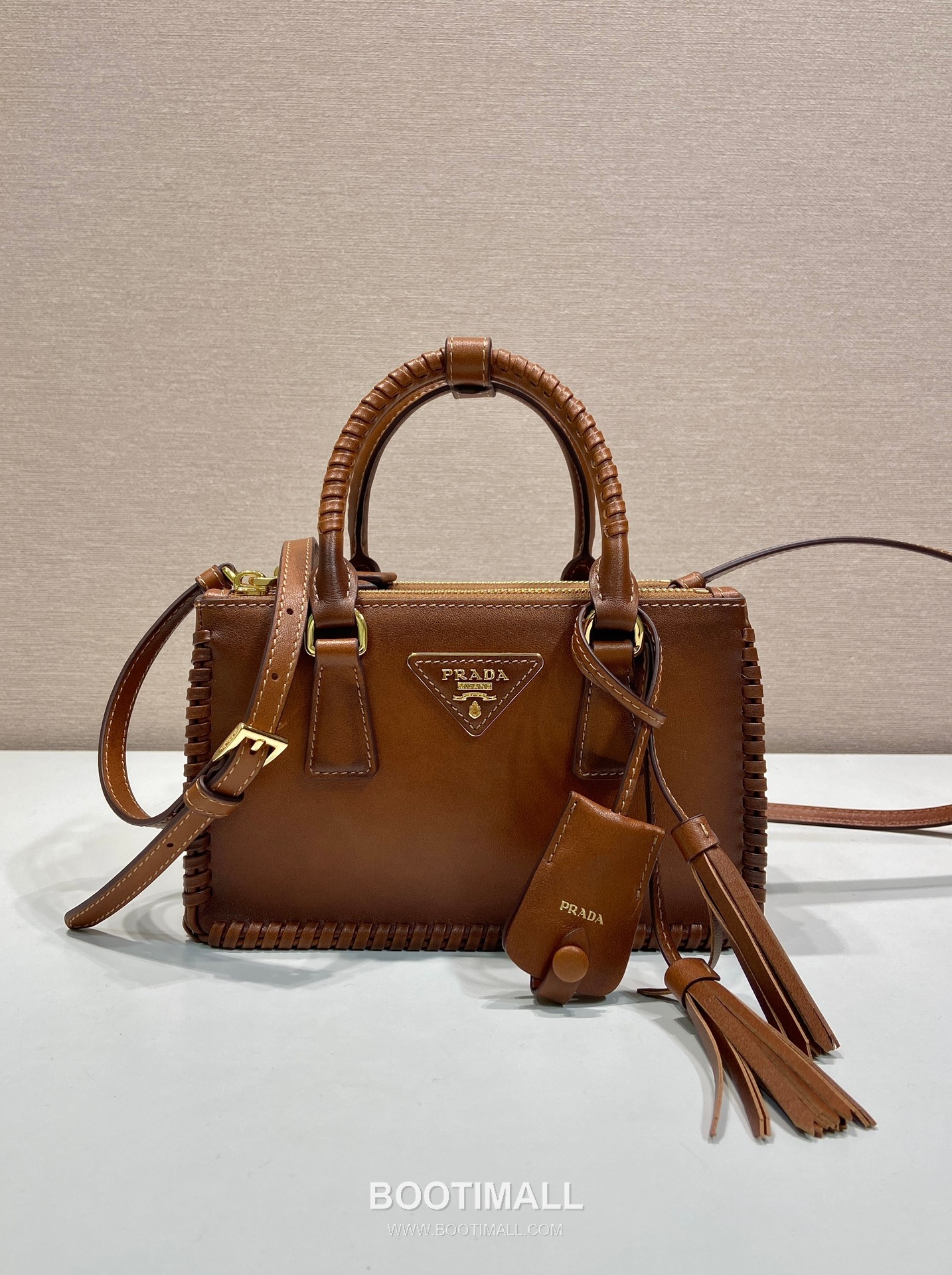 Prada Galleria Mini Intrecciato Calfskin Top Handle Bag 프라다 갤러리아 미니 인트레치아토 카프스킨 탑핸들백 21cm 4