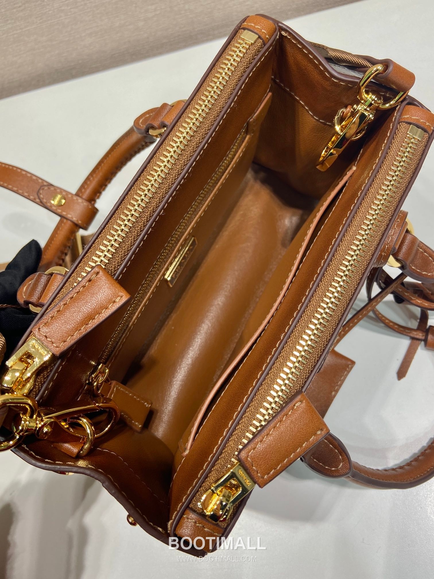 Prada Galleria Mini Intrecciato Calfskin Top Handle Bag 프라다 갤러리아 미니 인트레치아토 카프스킨 탑핸들백 21cm 10