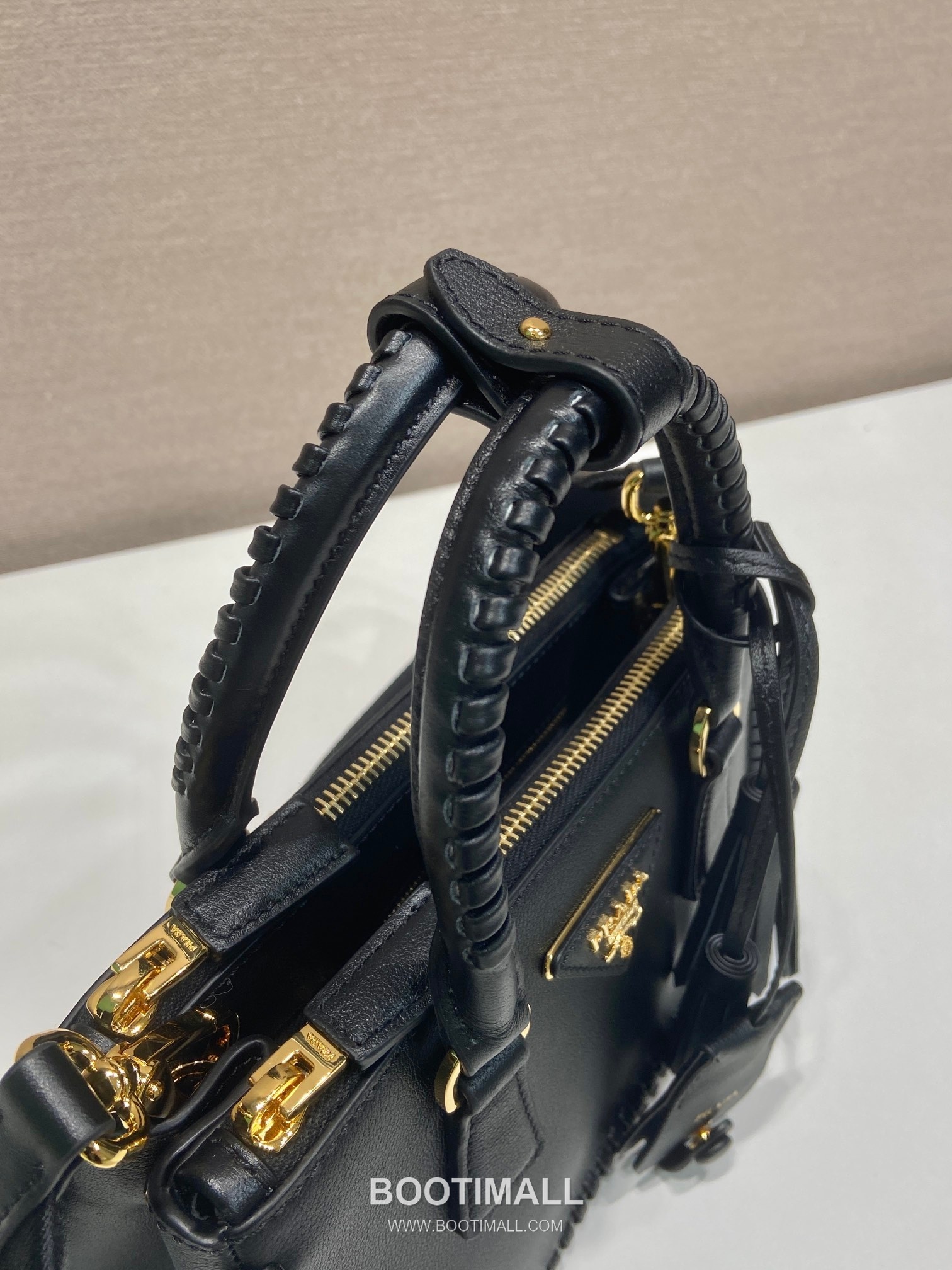 Prada Galleria Mini Intrecciato Calfskin Top Handle Bag 프라다 갤러리아 미니 인트레치아토 카프스킨 탑핸들백 21cm 9