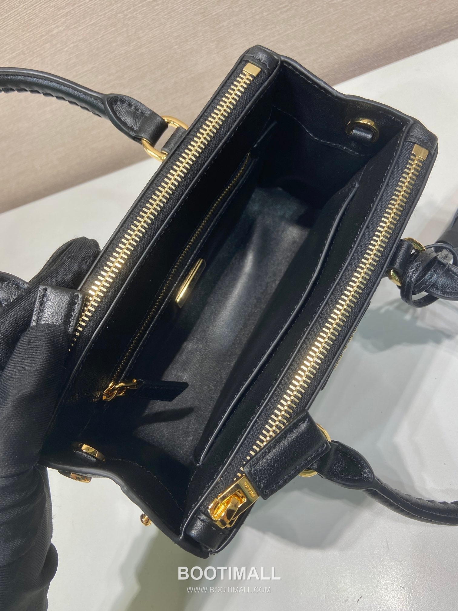 Prada Galleria Mini Intrecciato Calfskin Top Handle Bag 프라다 갤러리아 미니 인트레치아토 카프스킨 탑핸들백 21cm 11