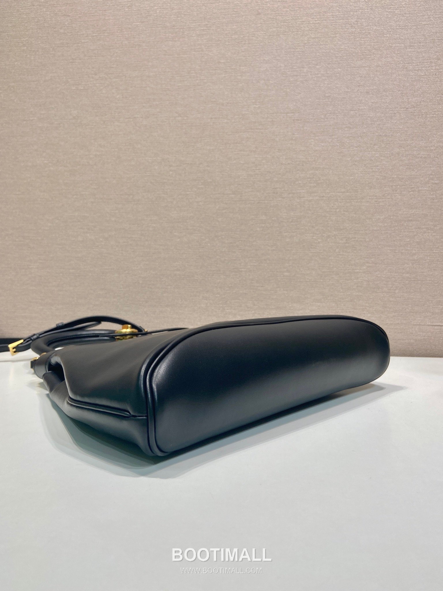 Prada Calfskin Tote Calfskin and Lambskin Shoulder Bag 프라다 1BG567 카프스킨 토트 카프스킨과 램스킨 숄더백 31cm 11