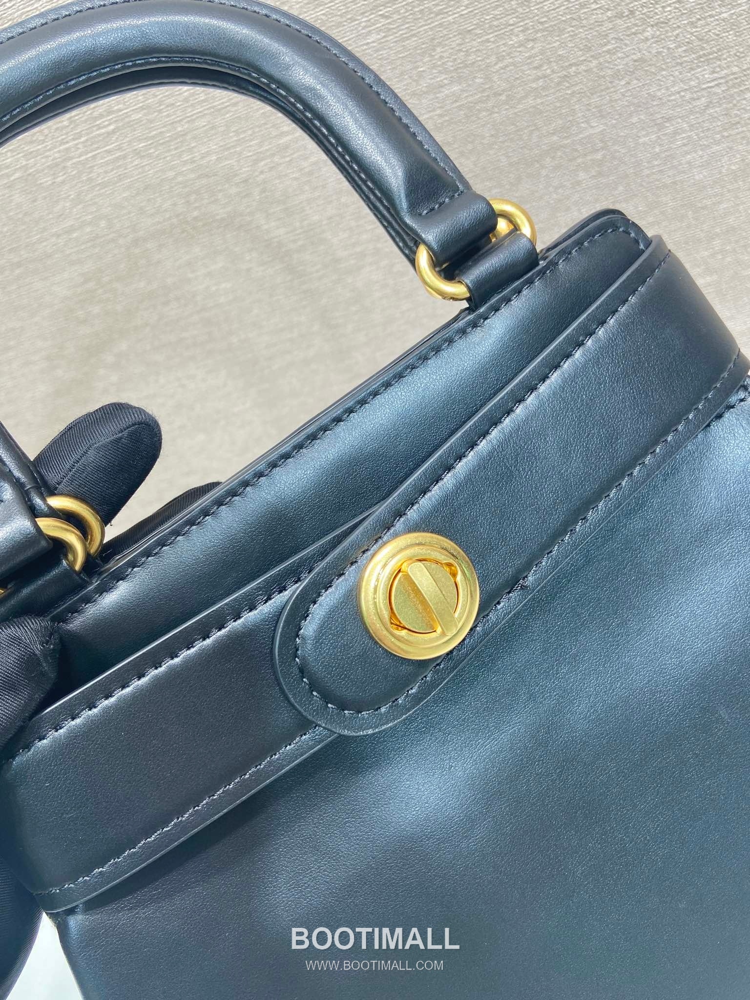 Prada Calfskin Tote Calfskin and Lambskin Shoulder Bag 프라다 1BG567 카프스킨 토트 카프스킨과 램스킨 숄더백 31cm 12