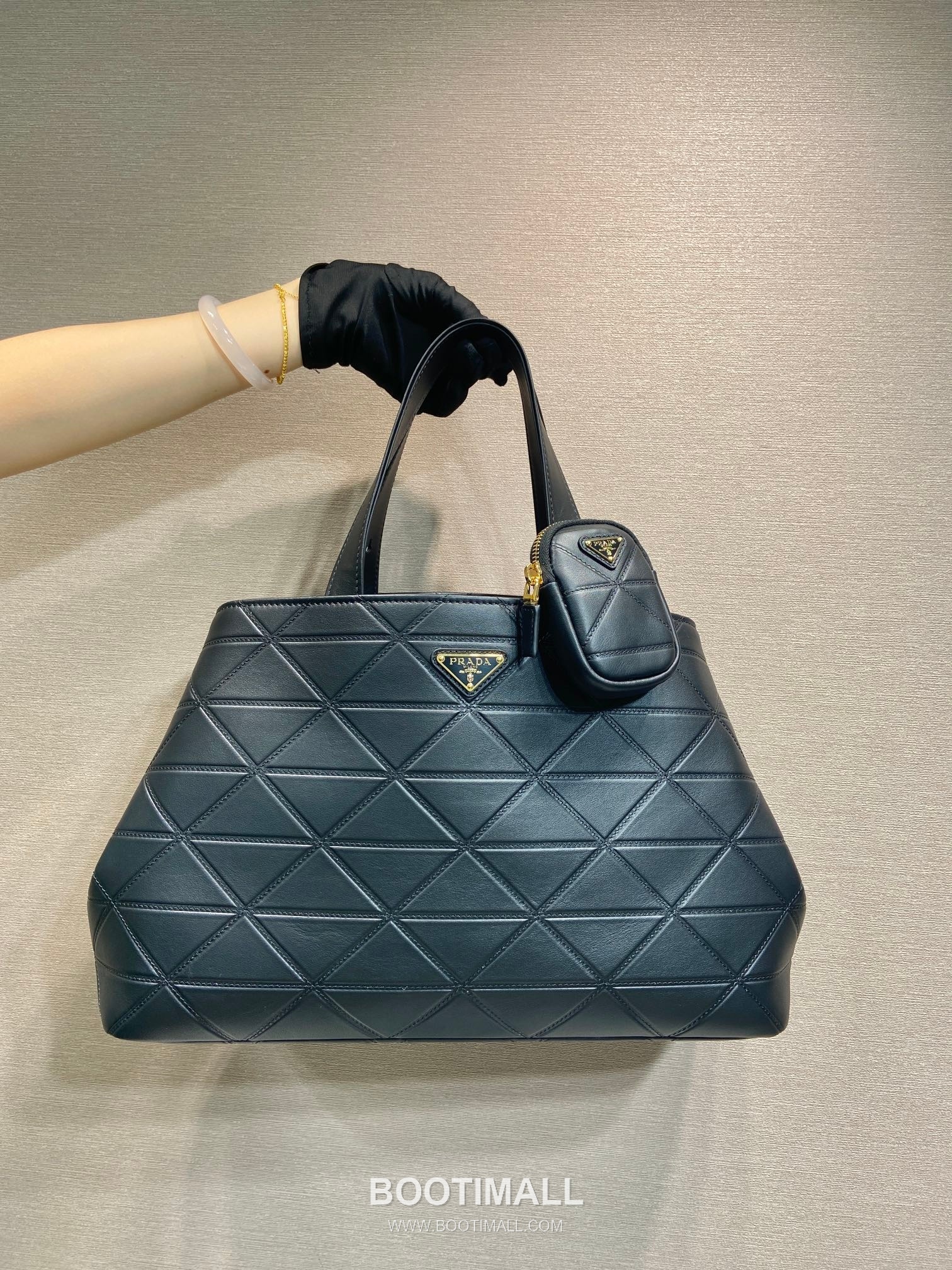 Prada Symbole Stitch Large Tote Leather Tote Bag 프라다 심볼 스티치 라지 토트 레더 토트백 38cm 2