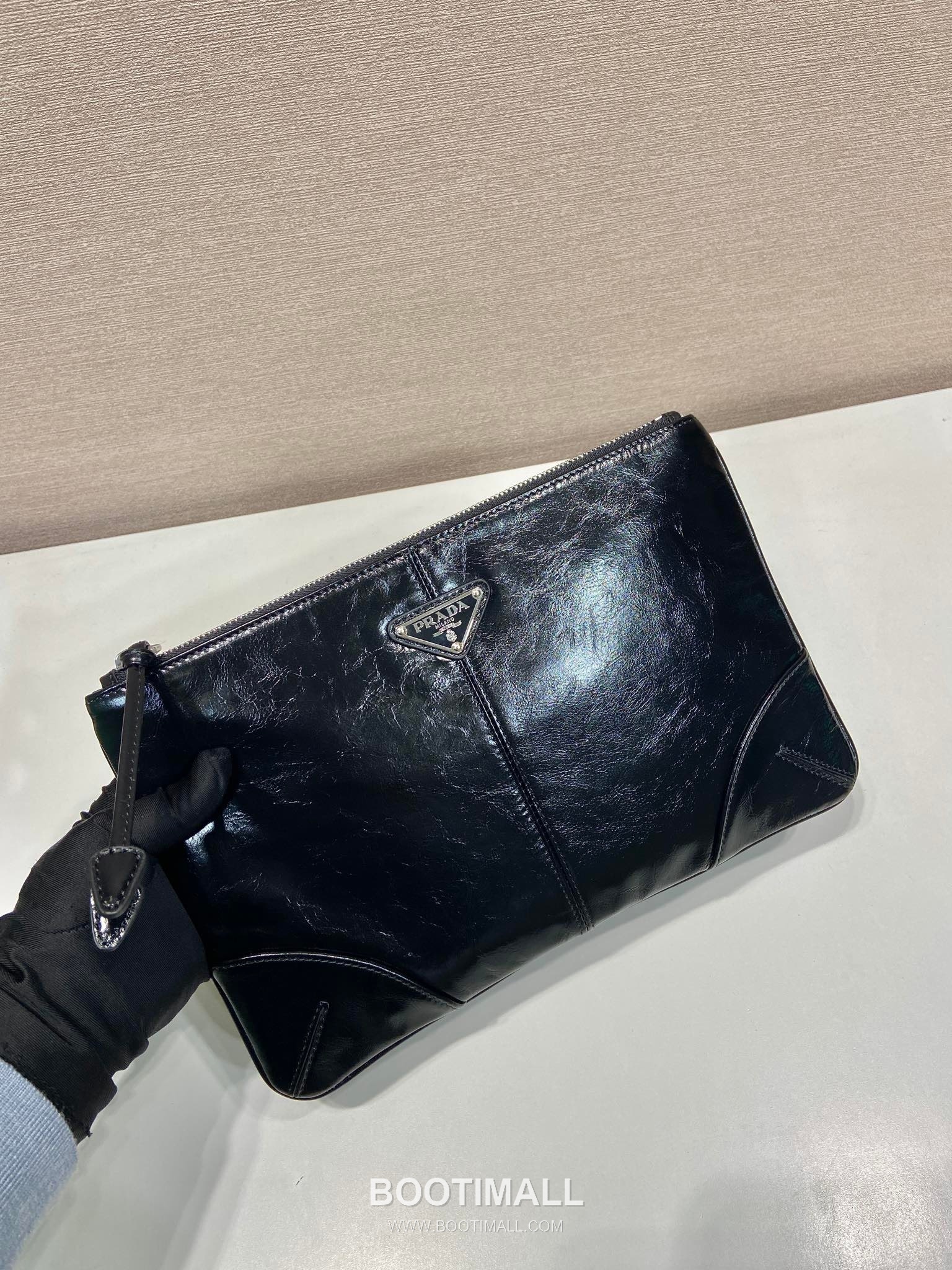 Prada Large Pouch Oiled Leather 프라다 2NH006 라지 파우치 오일드 레더 28cm 4