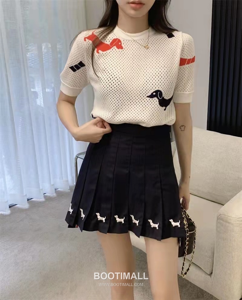 Thom Browne Dog Embroidery Pleated Skirt Grey 톰브라운 도그 자수 플리츠 스커트 그레이 1