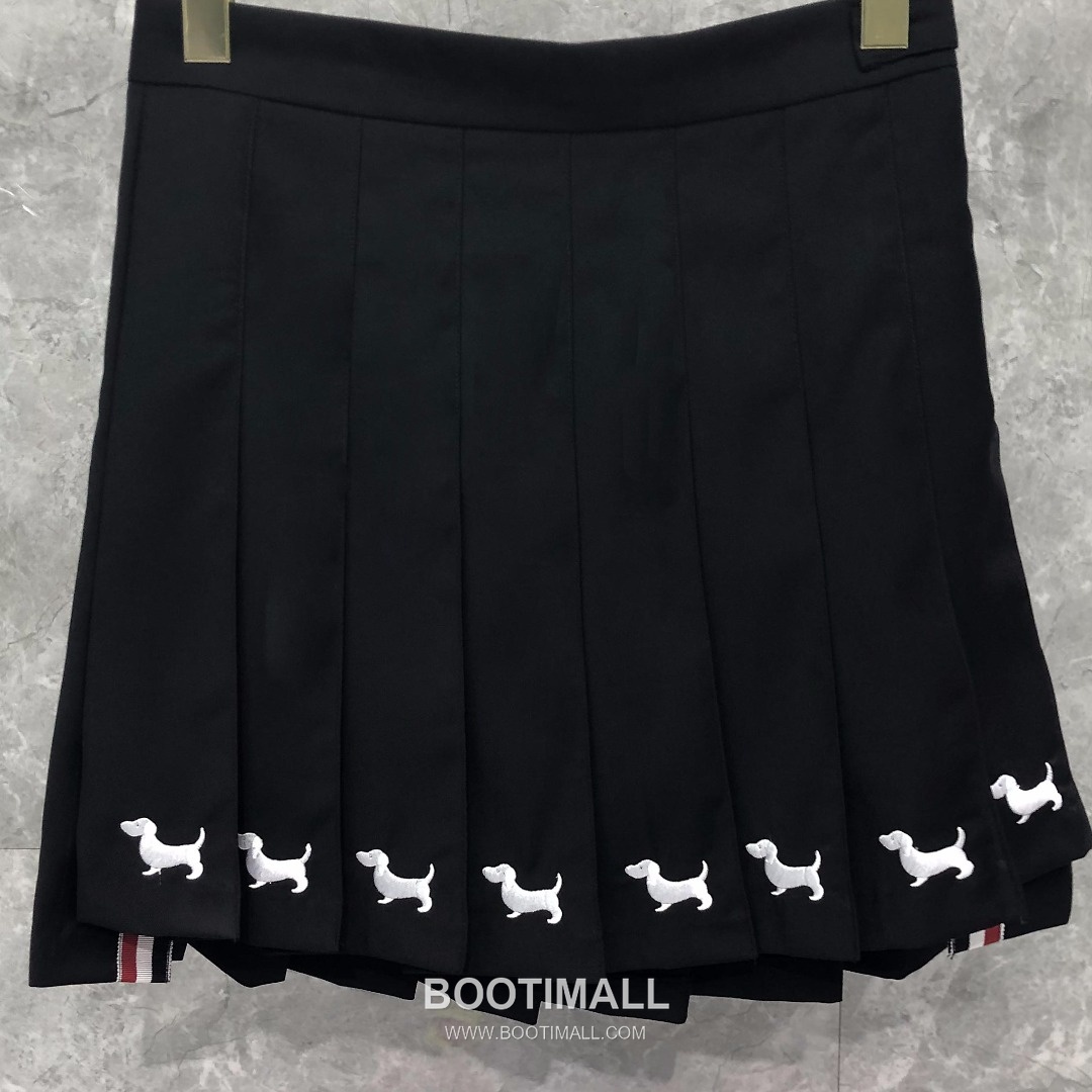 Thom Browne Dog Embroidery Pleated Skirt Grey 톰브라운 도그 자수 플리츠 스커트 그레이 10