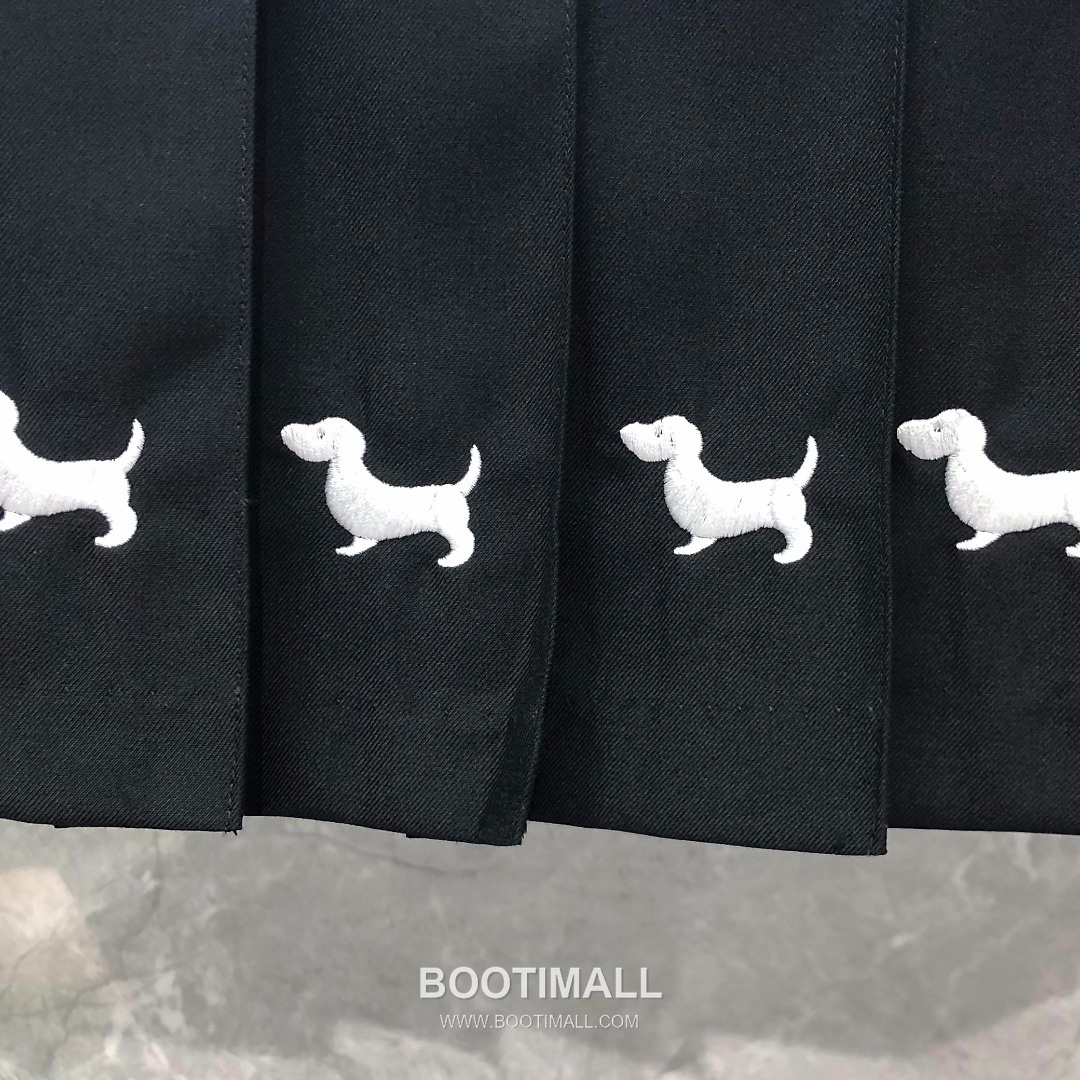 Thom Browne Dog Embroidery Pleated Skirt Grey 톰브라운 도그 자수 플리츠 스커트 그레이 11