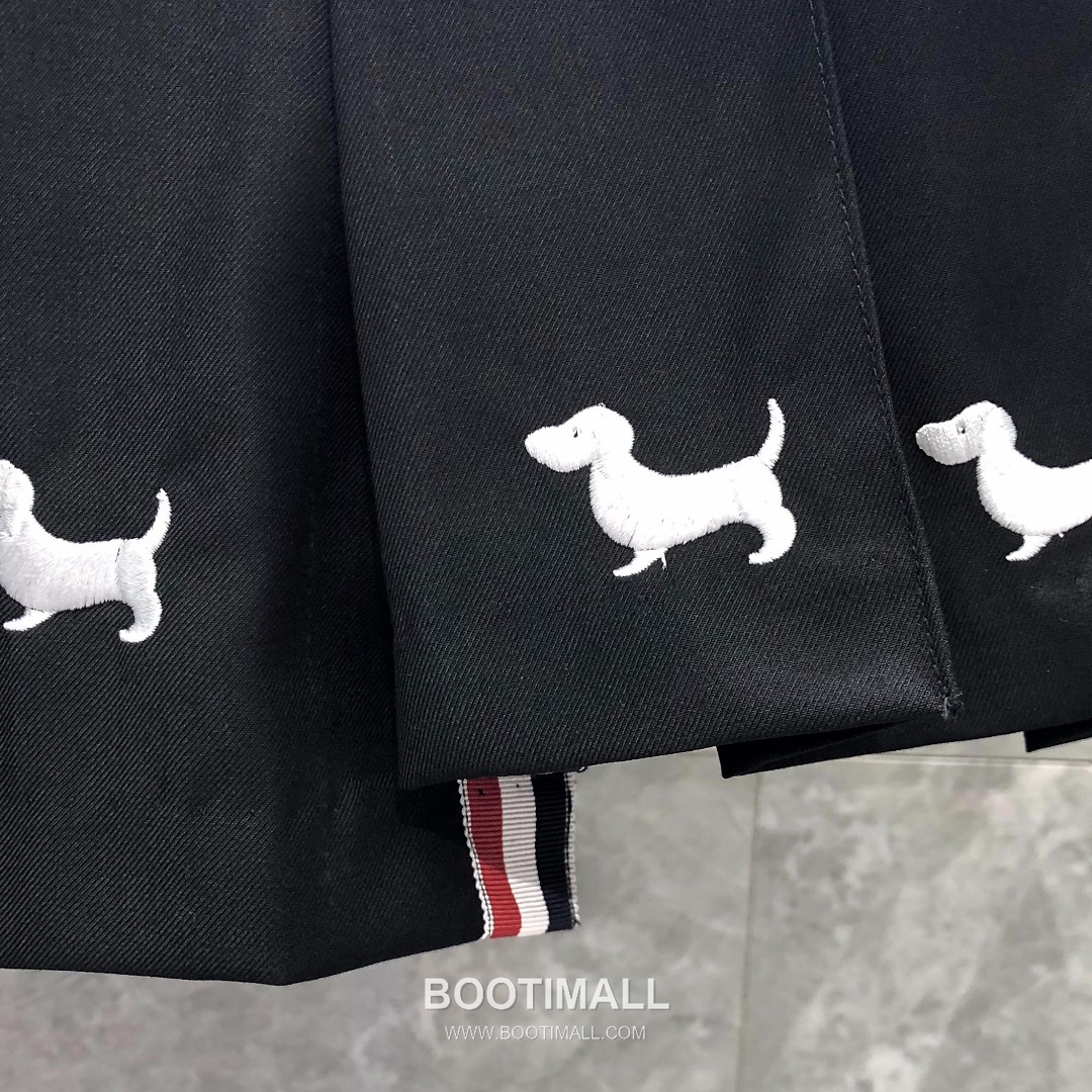 Thom Browne Dog Embroidery Pleated Skirt Grey 톰브라운 도그 자수 플리츠 스커트 그레이 13