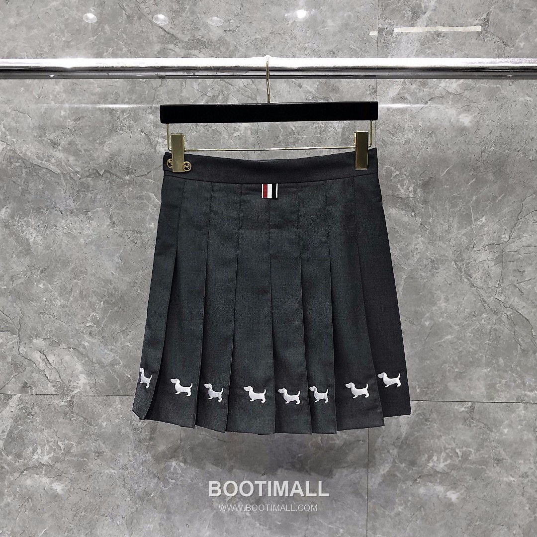 Thom Browne Dog Embroidery Pleated Skirt Grey 톰브라운 도그 자수 플리츠 스커트 그레이 2