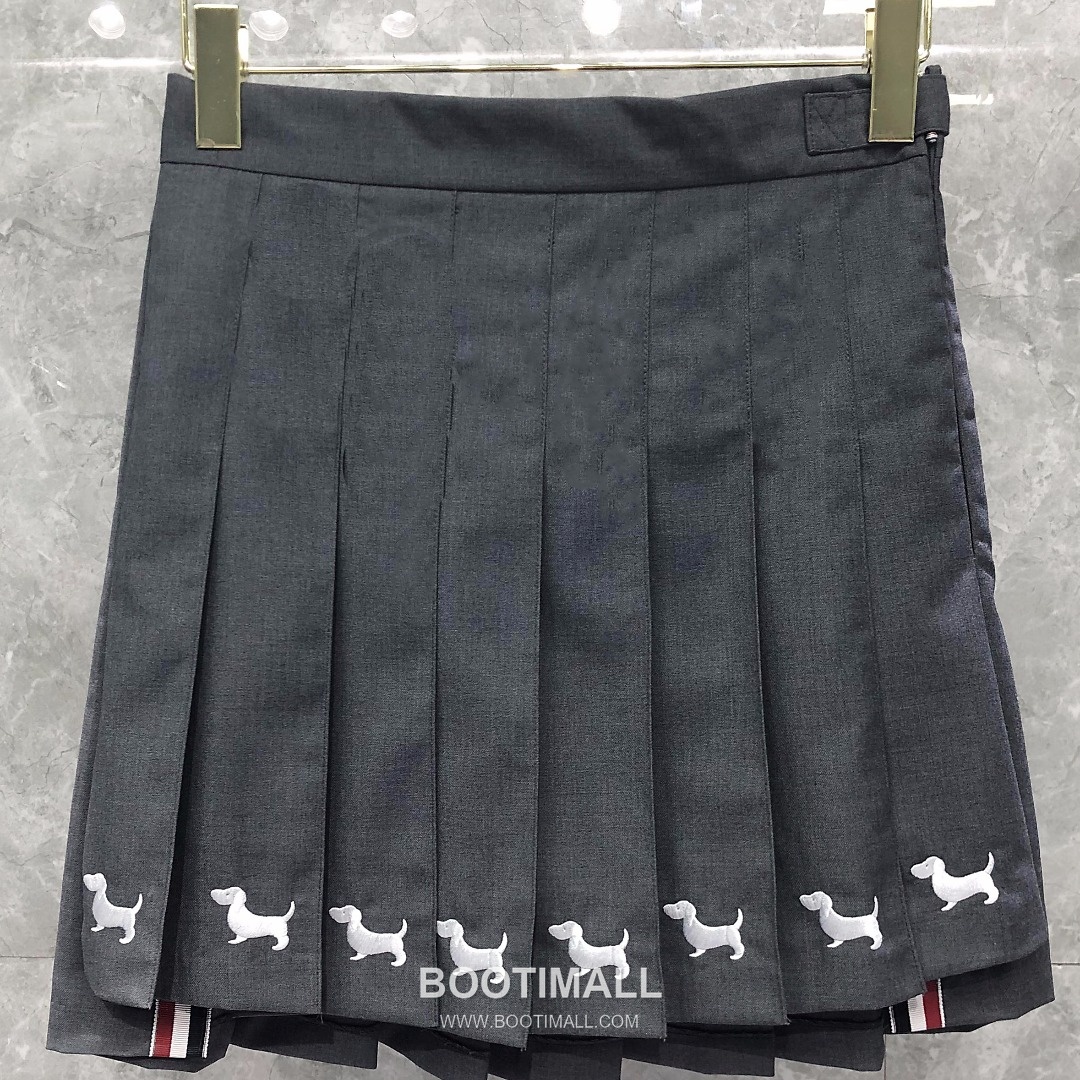 Thom Browne Dog Embroidery Pleated Skirt Grey 톰브라운 도그 자수 플리츠 스커트 그레이 3