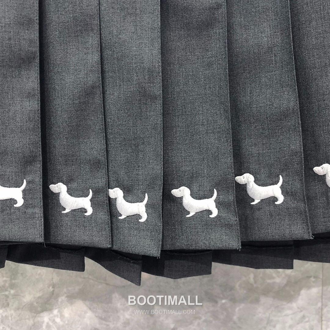 Thom Browne Dog Embroidery Pleated Skirt Grey 톰브라운 도그 자수 플리츠 스커트 그레이 5
