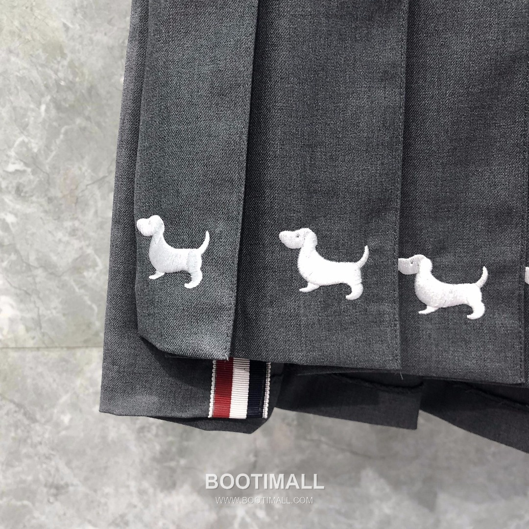 Thom Browne Dog Embroidery Pleated Skirt Grey 톰브라운 도그 자수 플리츠 스커트 그레이 6