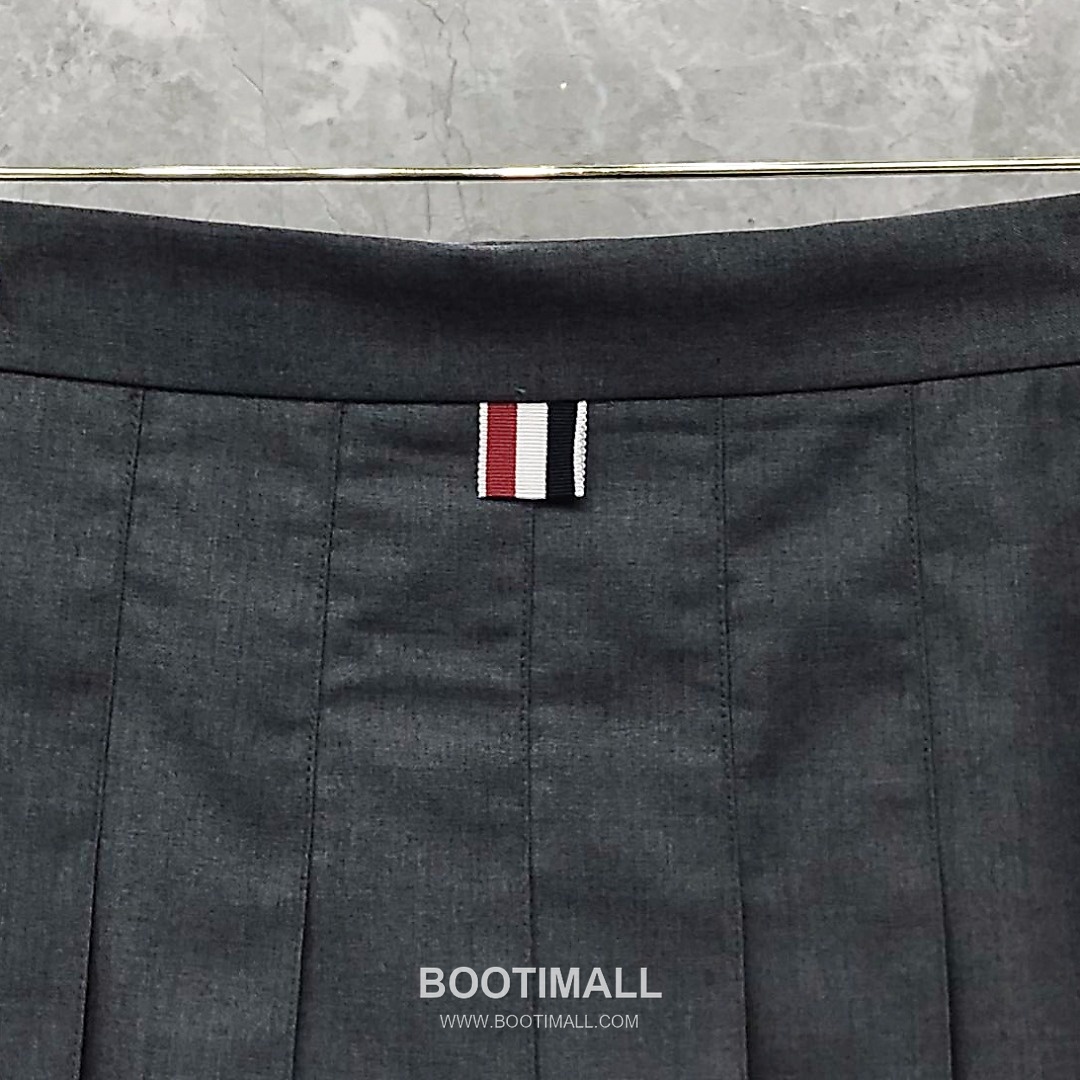 Thom Browne Dog Embroidery Pleated Skirt Grey 톰브라운 도그 자수 플리츠 스커트 그레이 9