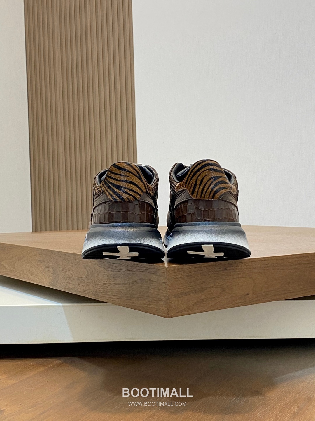 Prada Suede Panel Trainer Suede Leather Nylon Blue Sneakers 프라다 스웨이드 패널 트레이너 스웨이드 레더 나일론 블루 스니커즈 9