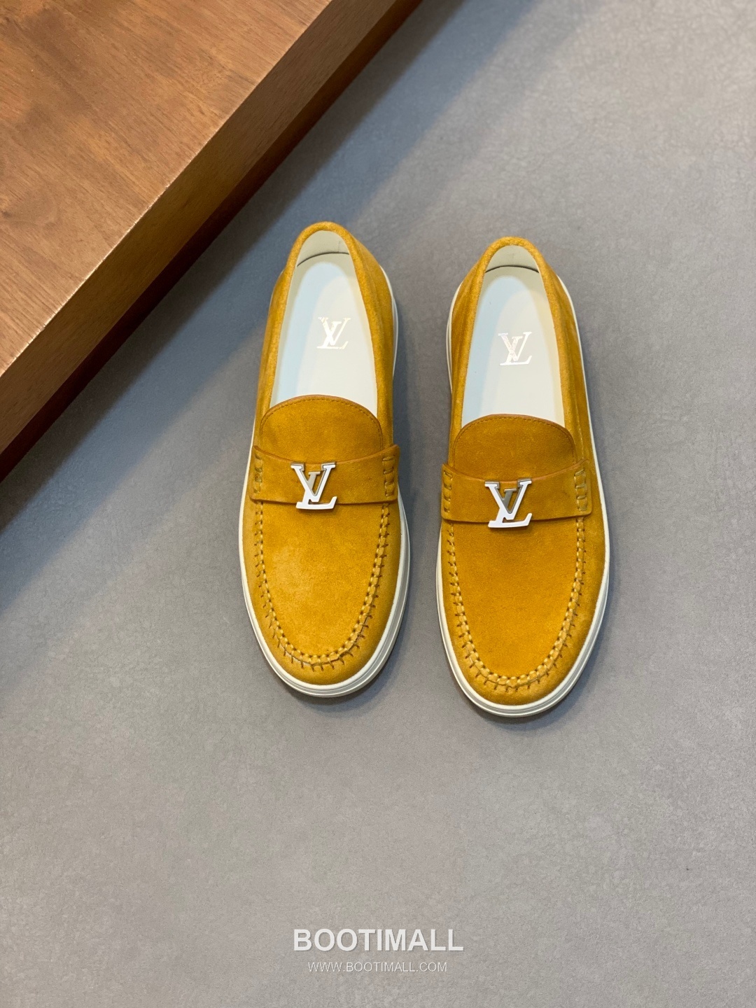 Louis Vuitton Monogram Suede Casual Loafer Calfskin Suede Purple 루이비통 모노그램 스웨이드 캐주얼 로퍼 송아지 스웨이드 퍼플 2
