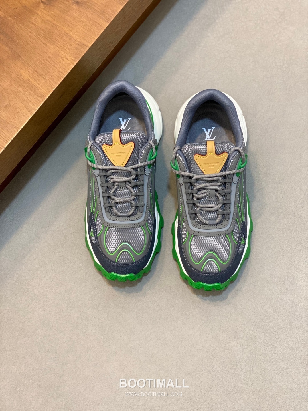 Louis Vuitton Nappa Mesh Trail Sneaker Nappa Calfskin Mesh Canvas Grey Sneakers 루이비통 나파 메쉬 트레일 스니커즈 나파 송아지 가죽 메쉬 캔버스 그레이 2