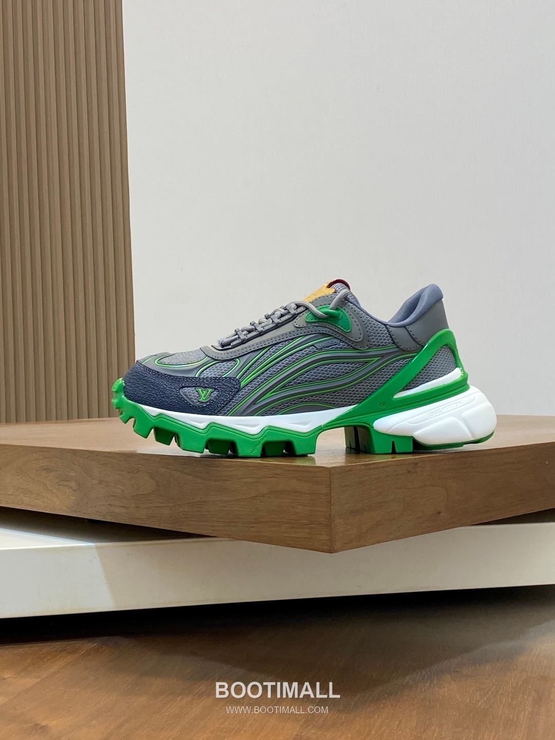 Louis Vuitton Nappa Mesh Trail Sneaker Nappa Calfskin Mesh Canvas Grey Sneakers 루이비통 나파 메쉬 트레일 스니커즈 나파 송아지 가죽 메쉬 캔버스 그레이 3