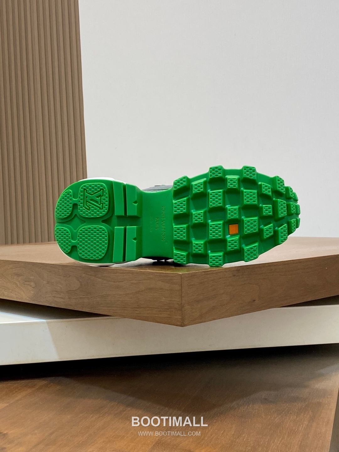 Louis Vuitton Nappa Mesh Trail Sneaker Nappa Calfskin Mesh Canvas Grey Sneakers 루이비통 나파 메쉬 트레일 스니커즈 나파 송아지 가죽 메쉬 캔버스 그레이 10